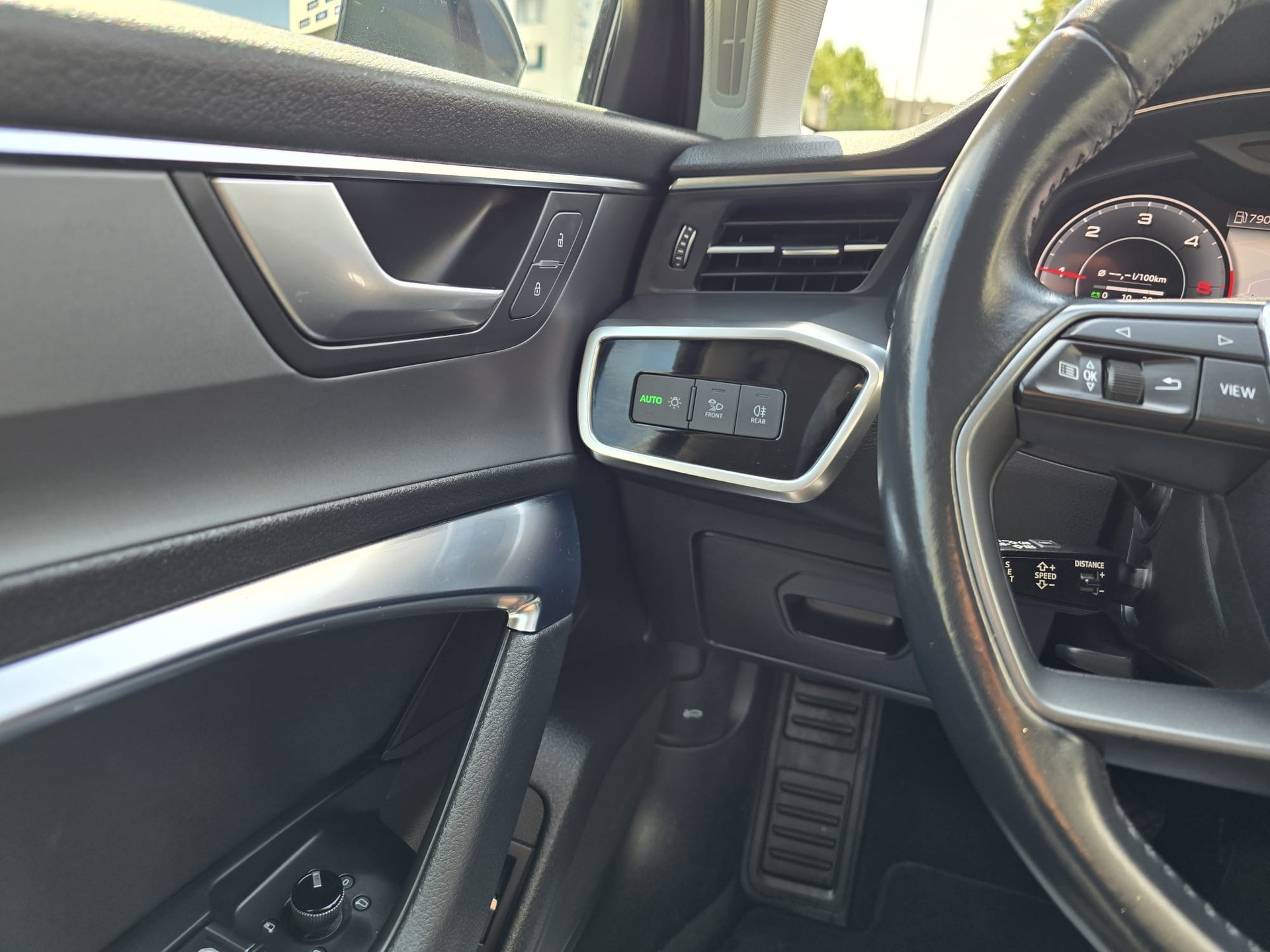 AUDI A6 Avant 40 TDI Design S-tronic-image-14