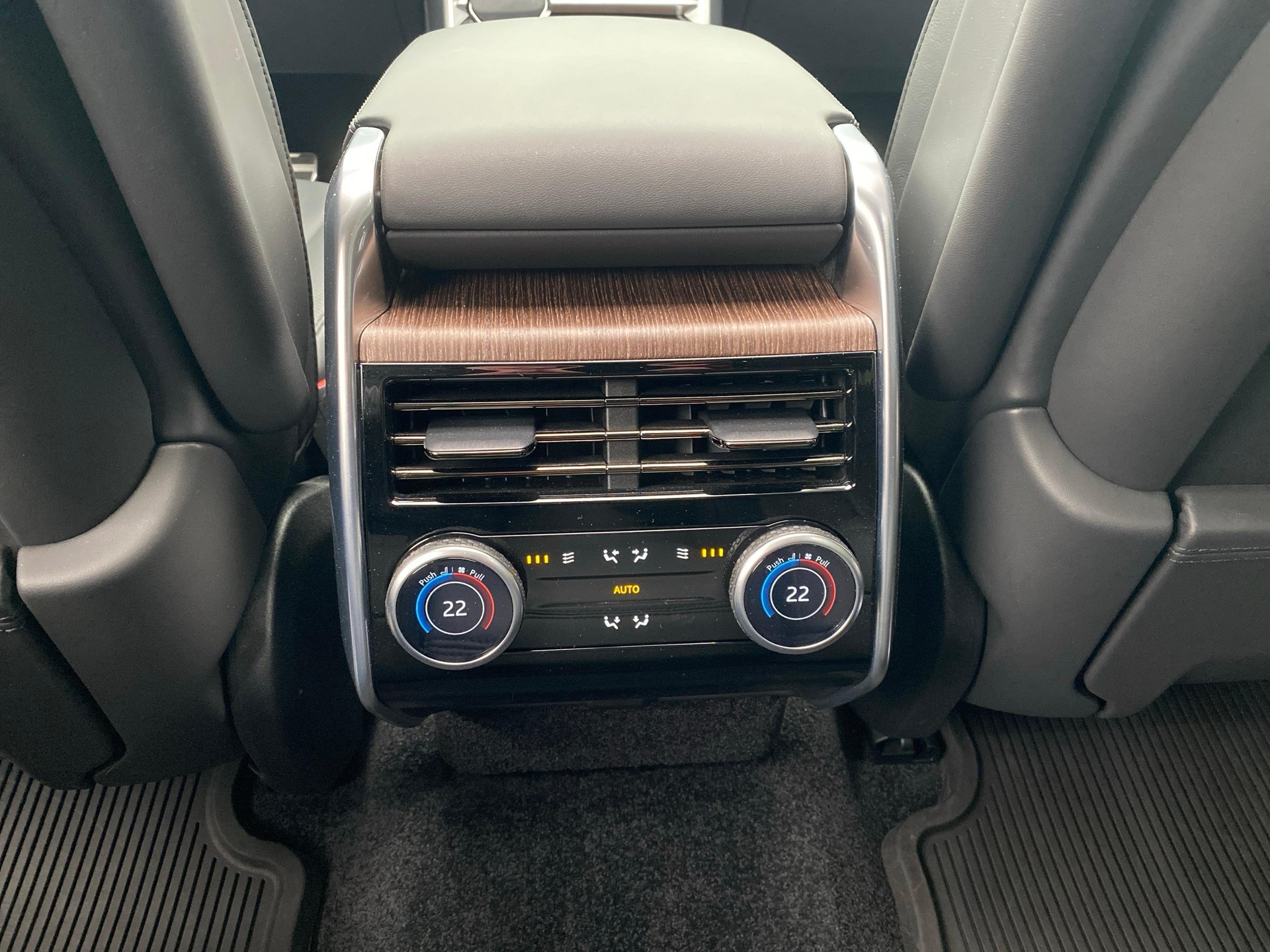 LAND ROVER Range Rover 4.4 V8 Autobiography-image-18
