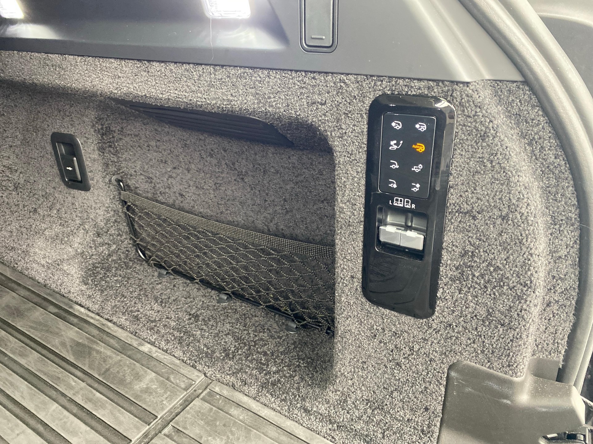 LAND ROVER Range Rover 4.4 V8 Autobiography-image-14