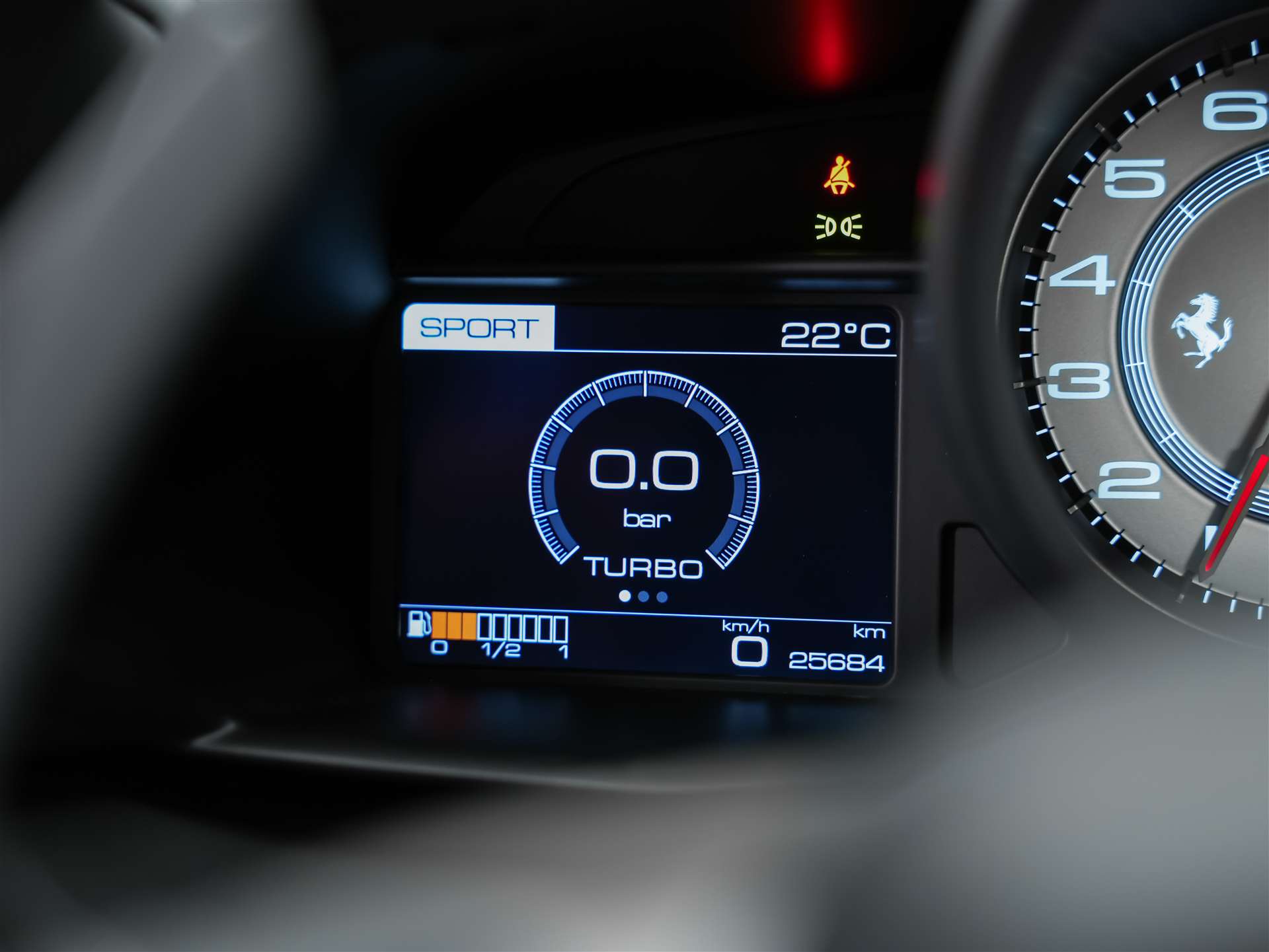 FERRARI 488 GTB 3.9 V8 *Daytona Racing-Sitze*Liftsystem*-image-39