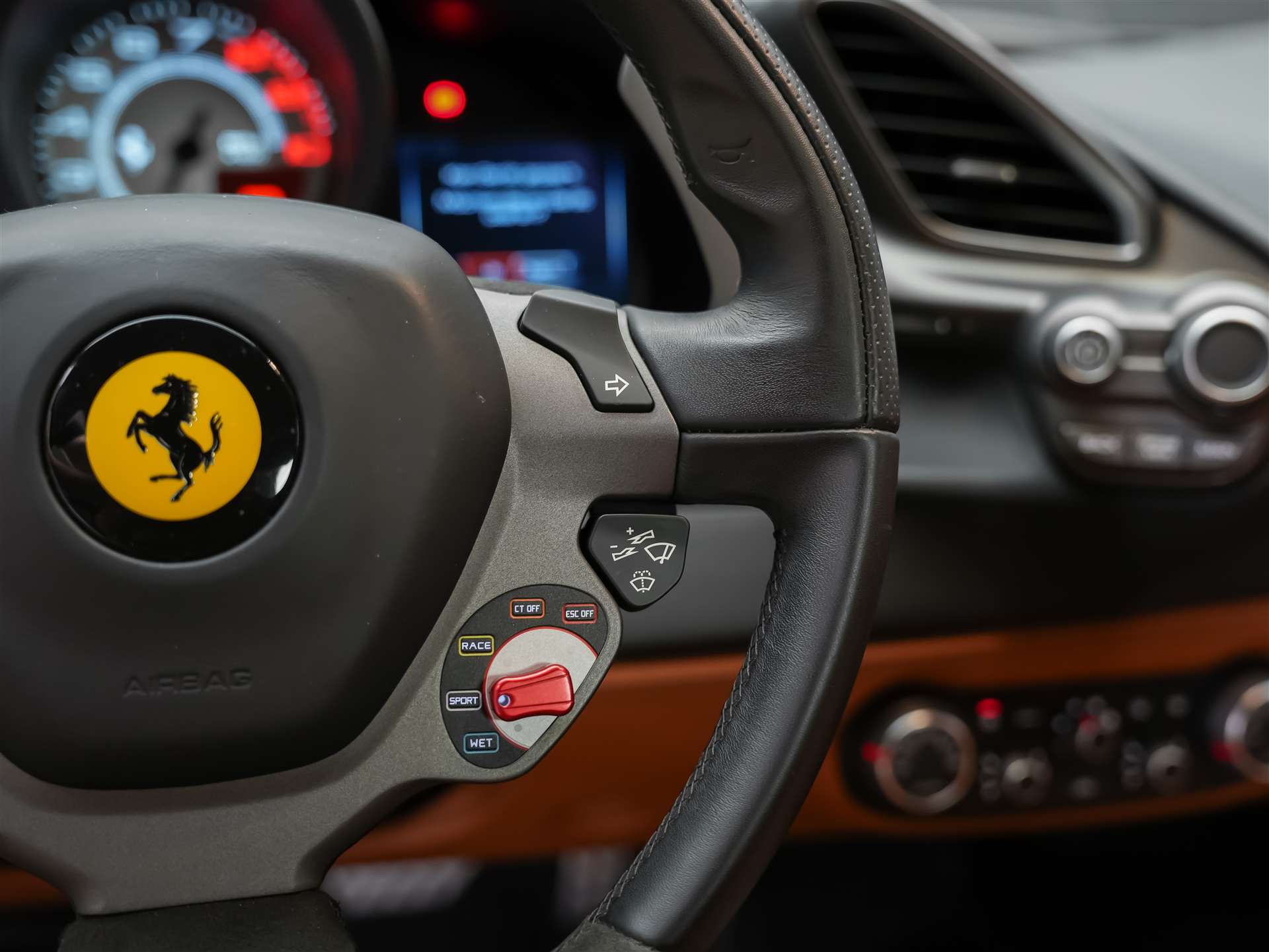 FERRARI 488 GTB 3.9 V8 *Daytona Racing-Sitze*Liftsystem*-image-31