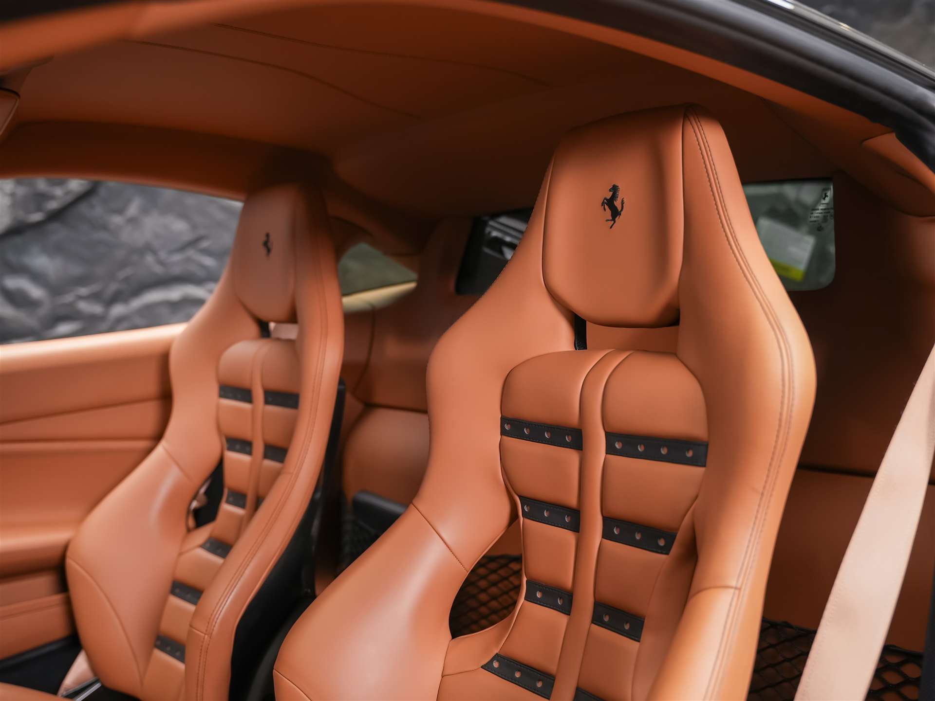 FERRARI 488 GTB 3.9 V8 *Daytona Racing-Sitze*Liftsystem*-image-9