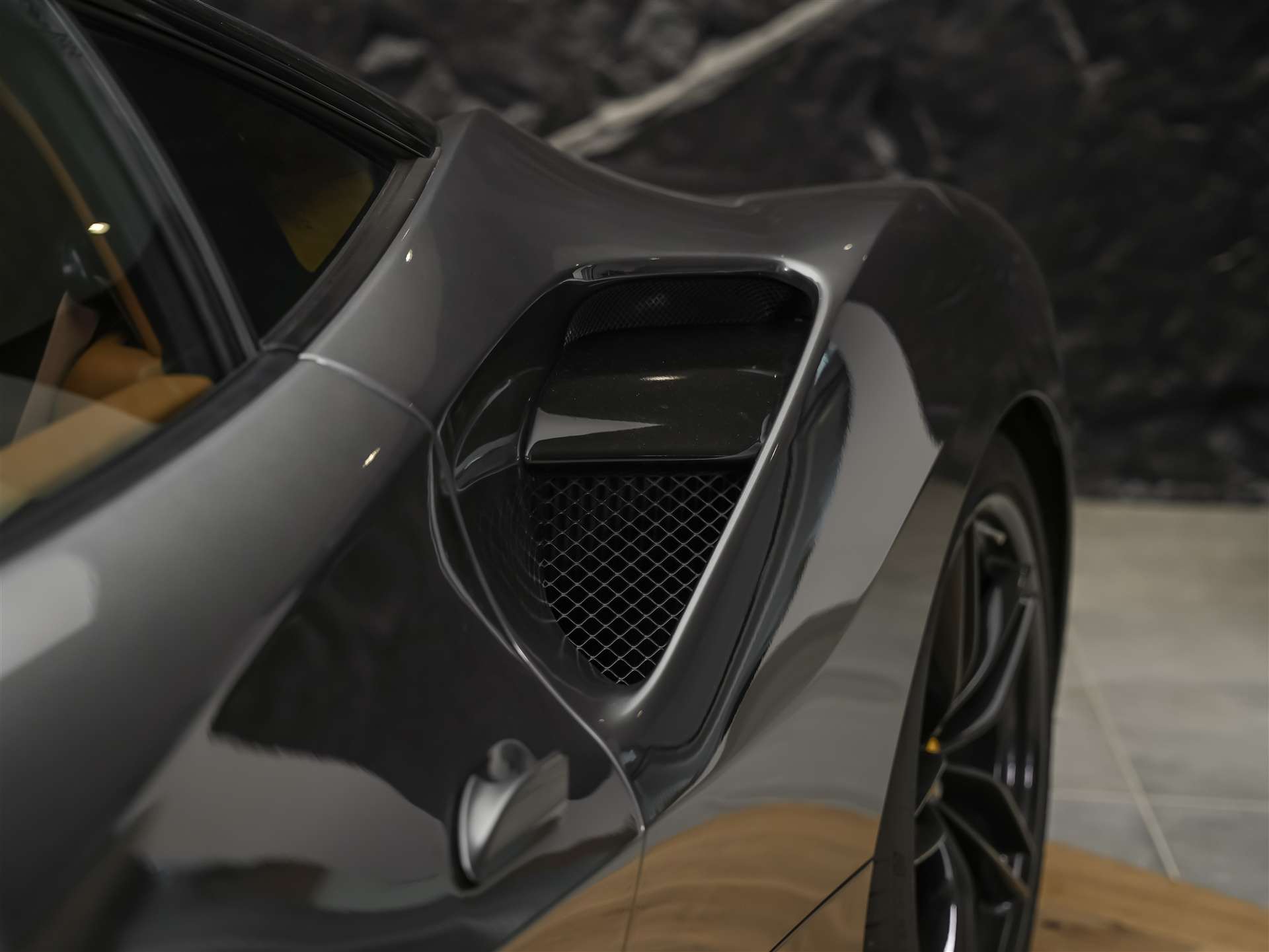 FERRARI 488 GTB 3.9 V8 *Daytona Racing-Sitze*Liftsystem*-image-17