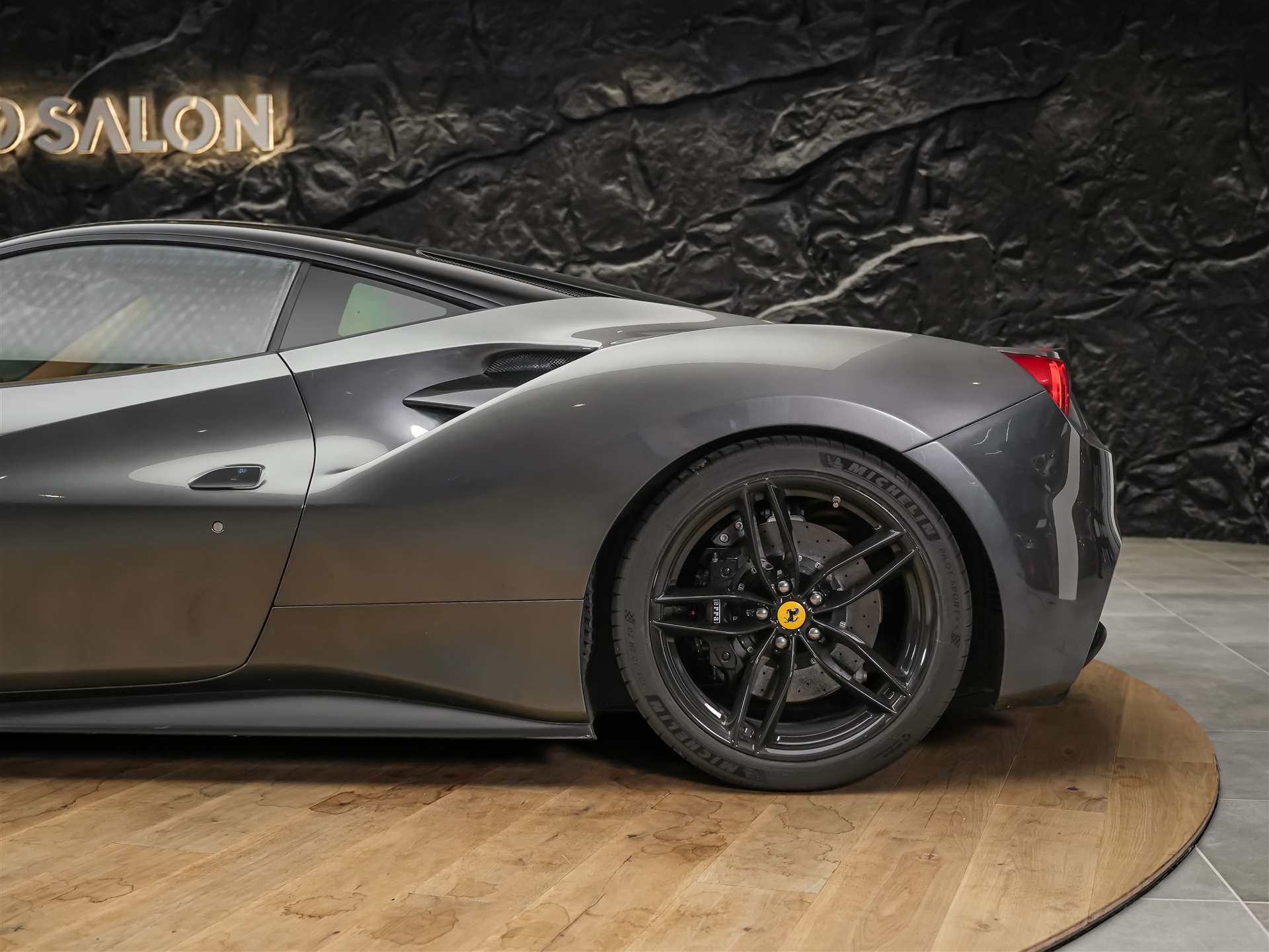 FERRARI 488 GTB 3.9 V8 *Daytona Racing-Sitze*Liftsystem*-image-16