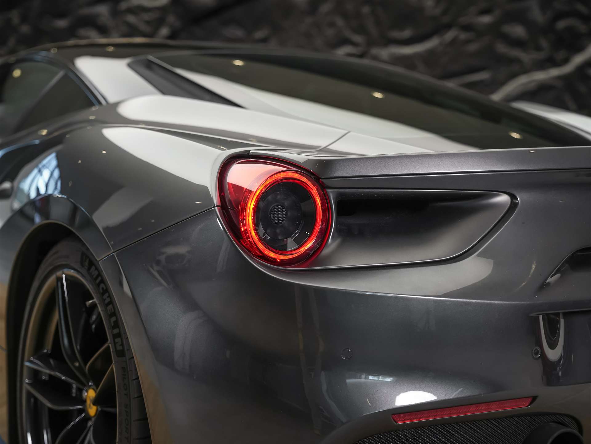 FERRARI 488 GTB 3.9 V8 *Daytona Racing-Sitze*Liftsystem*-image-19