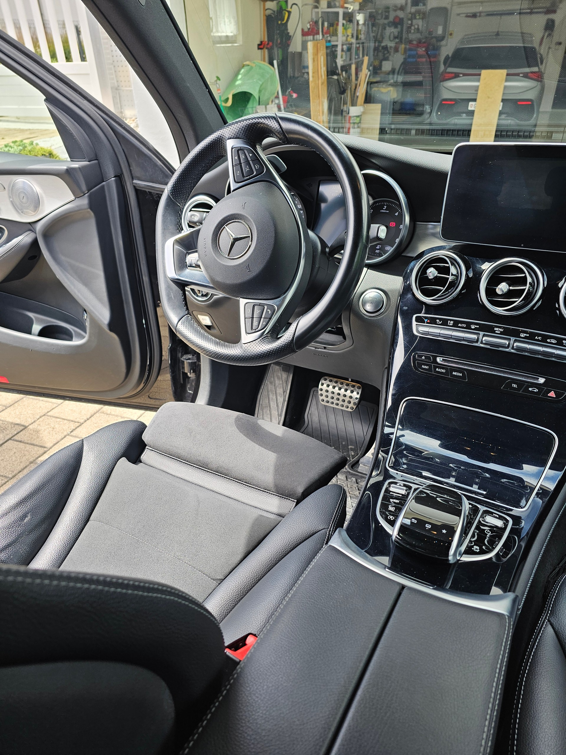 MERCEDES-BENZ GLC 250-image-4