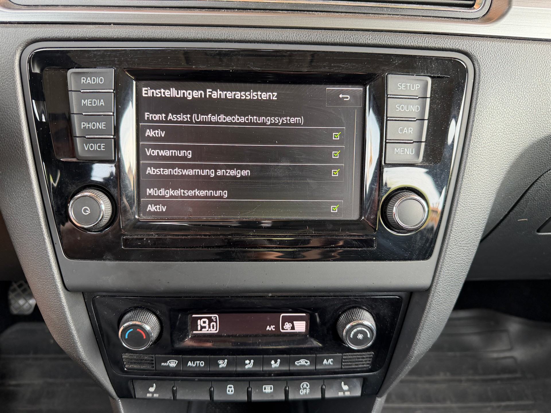 SKODA Rapid Spaceback 1.2 TSI Style-image-10