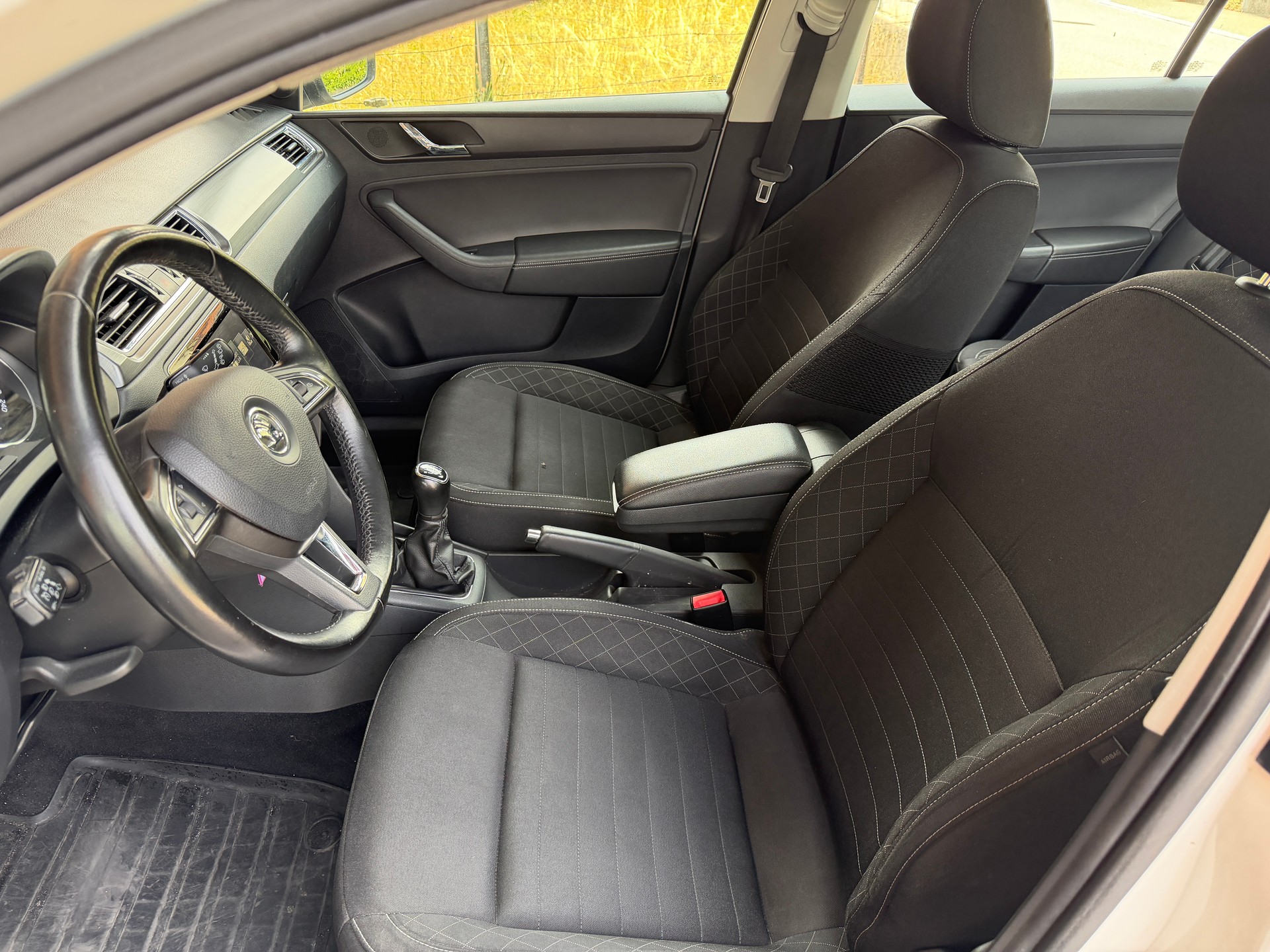 SKODA Rapid Spaceback 1.2 TSI Style-image-6