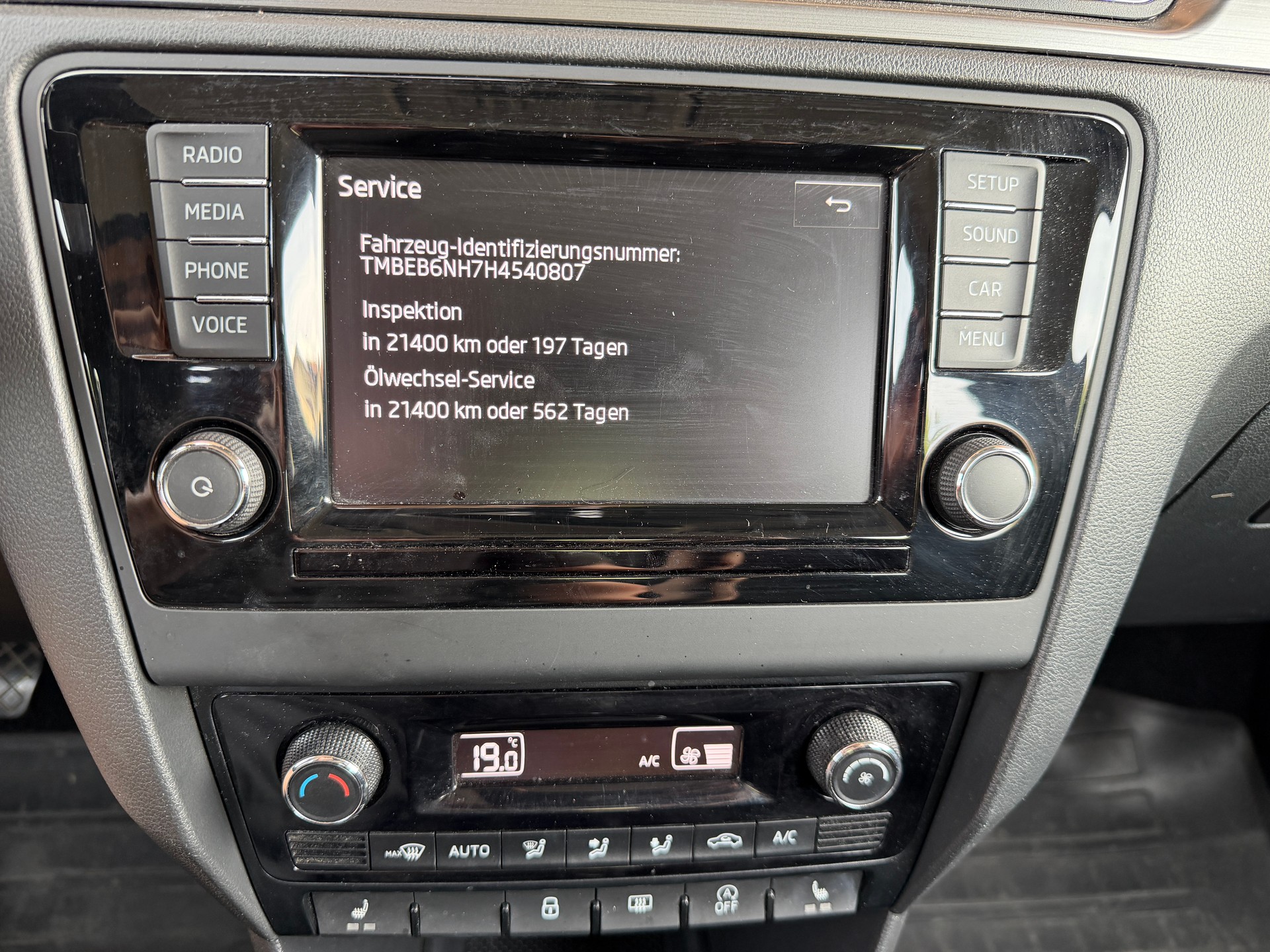 SKODA Rapid Spaceback 1.2 TSI Style-image-11