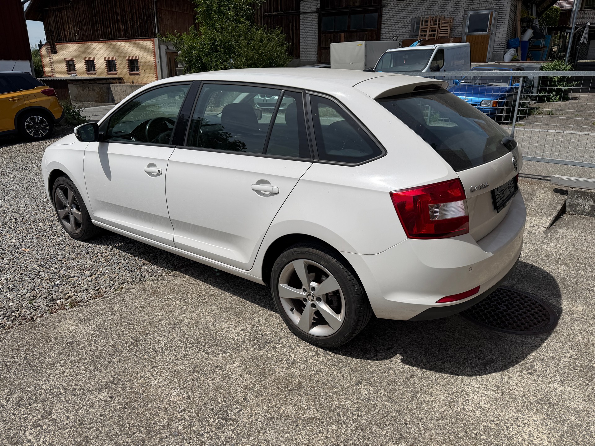 SKODA Rapid Spaceback 1.2 TSI Style-image-5