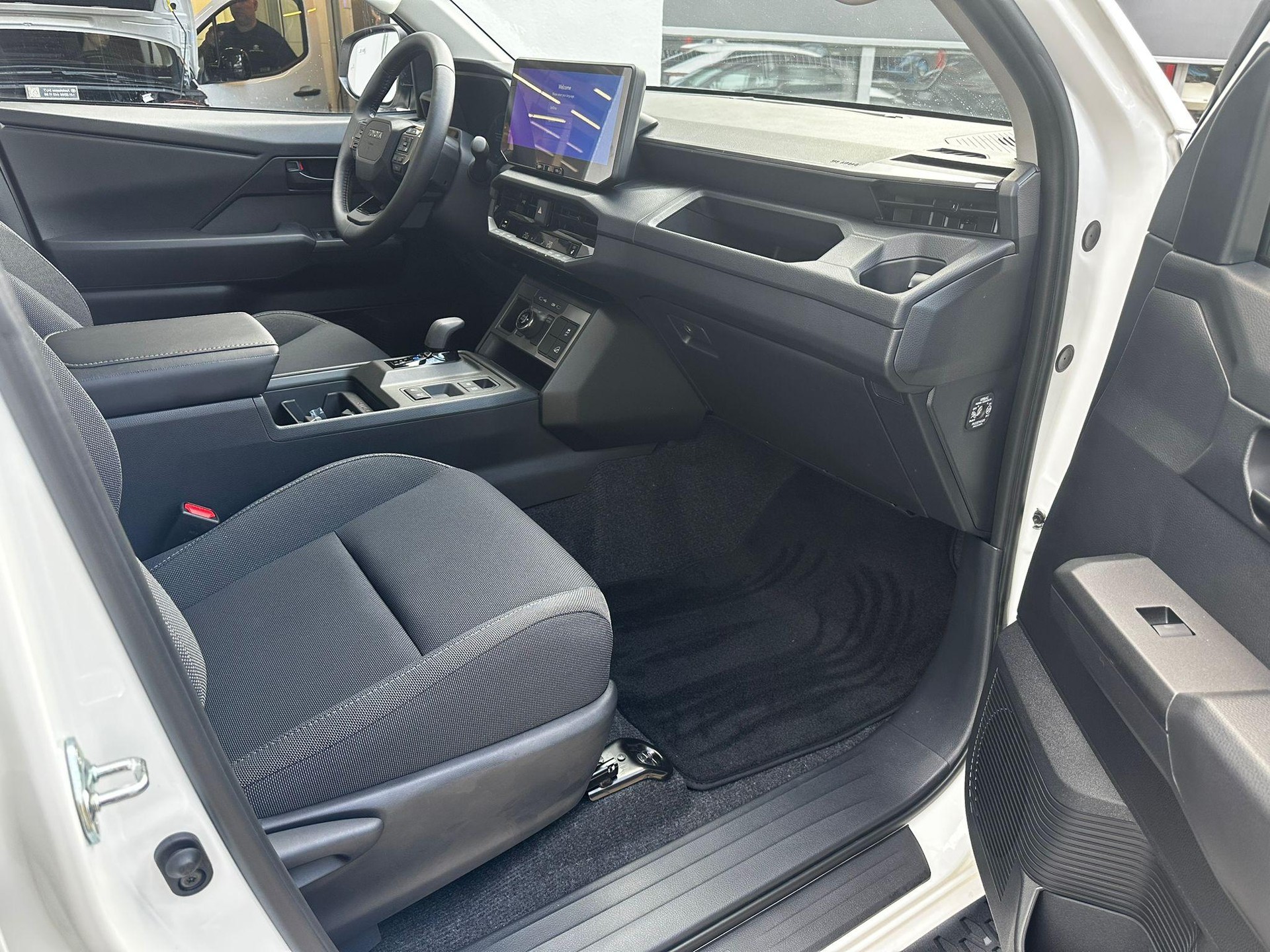 TOYOTA Hilux Double Cab.-Pick-up 59KWh Comfort-image-14