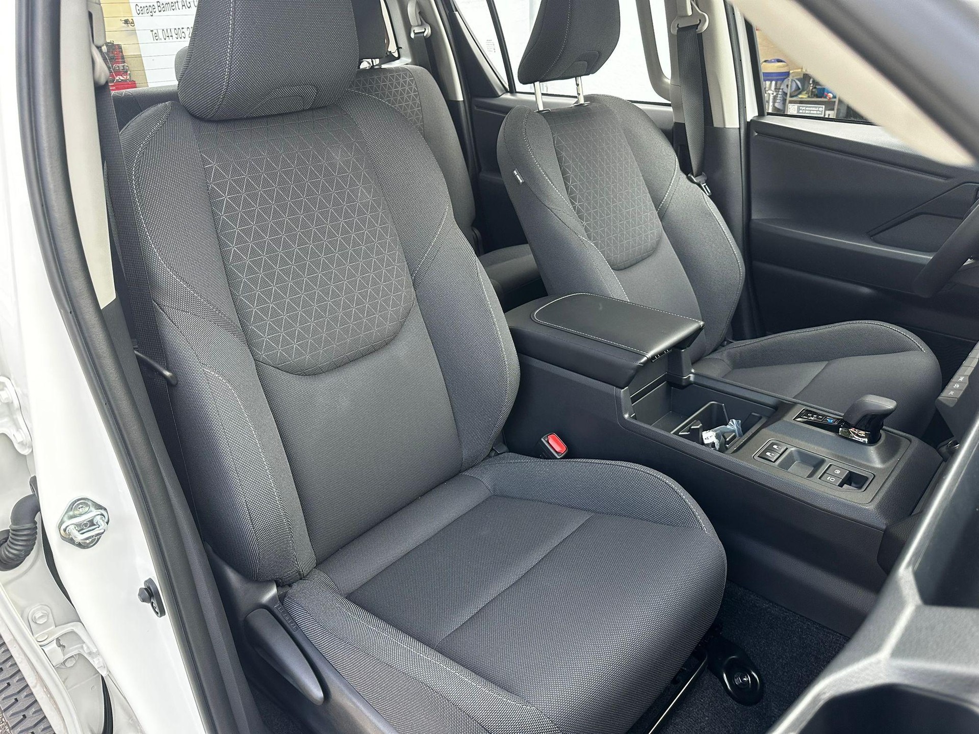 TOYOTA Hilux Double Cab.-Pick-up 59KWh Comfort-image-12
