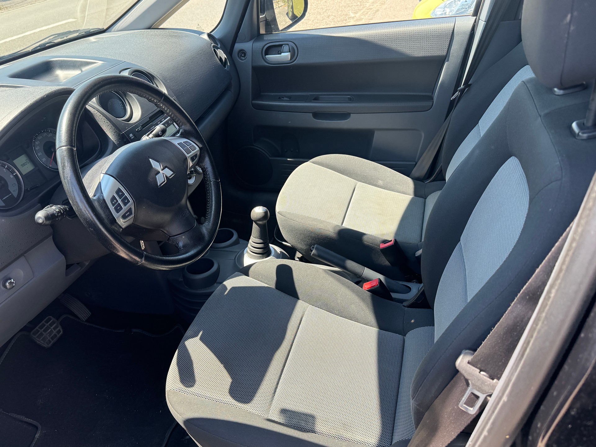 MITSUBISHI Colt 1.3 16V Jubilé (35) Allshift-image-6