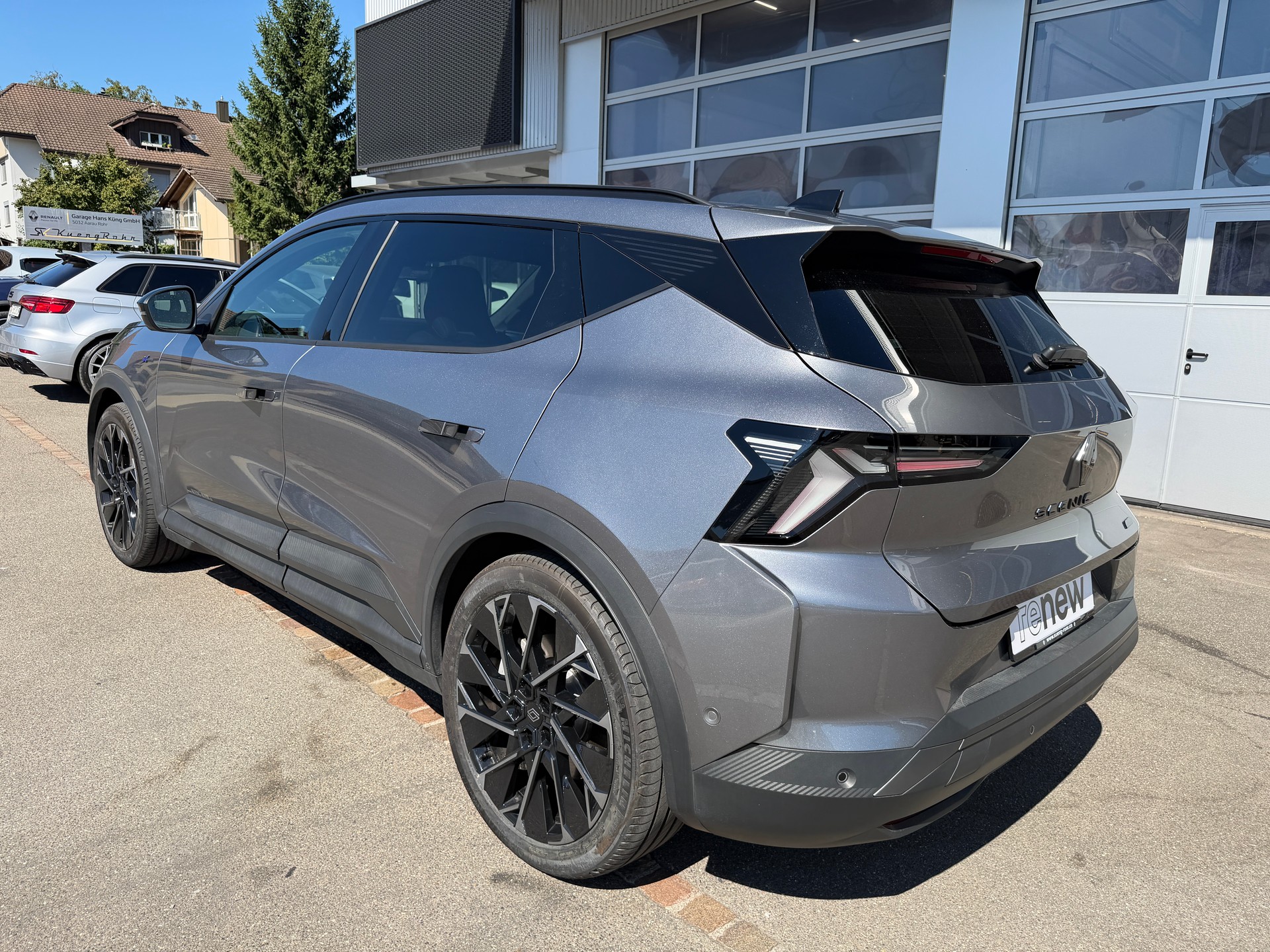 RENAULT Scénic E-Tech esprit Alpine-showroom-element-1