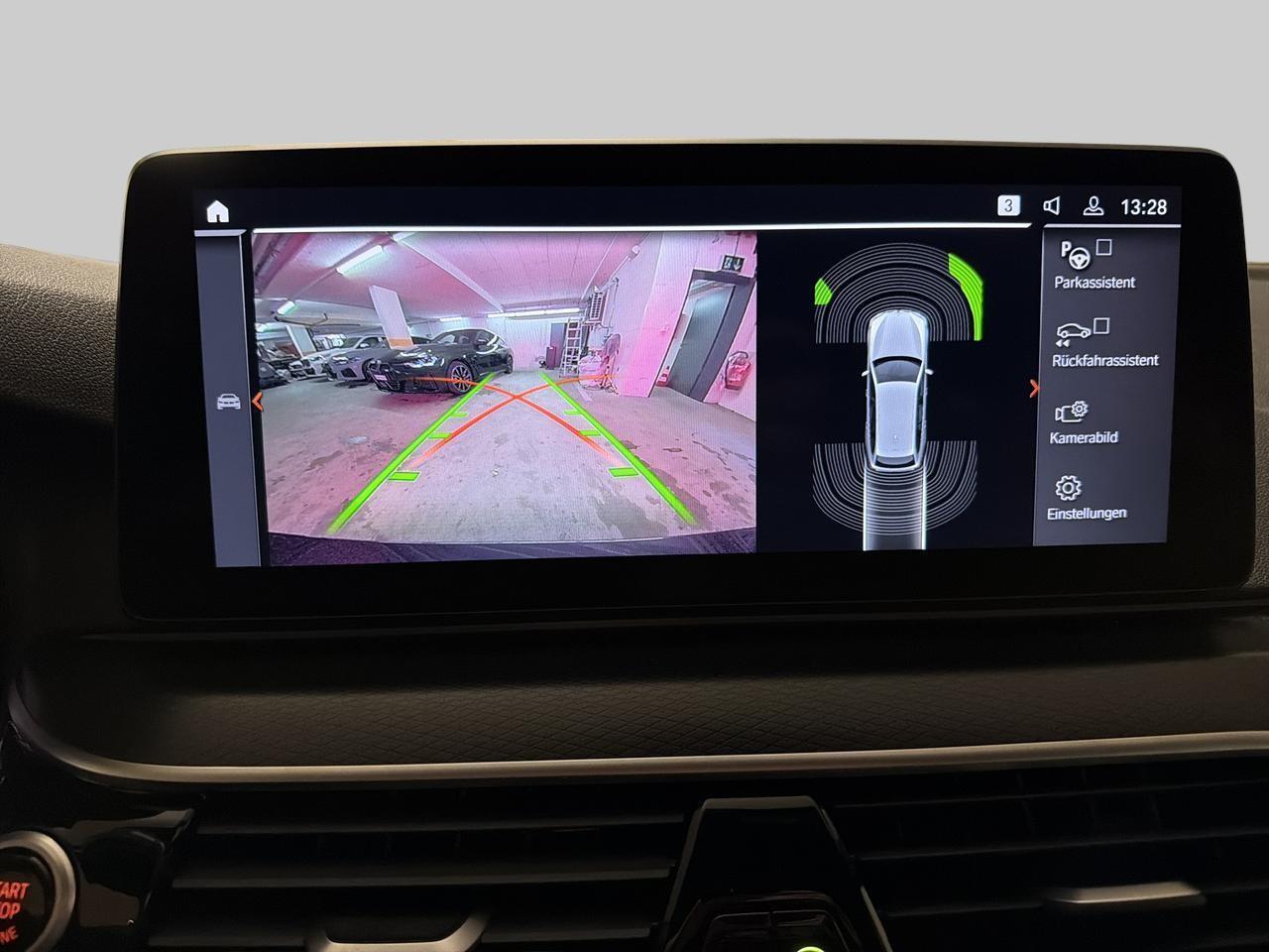 BMW 520d xDrive Touring M Sport-image-17