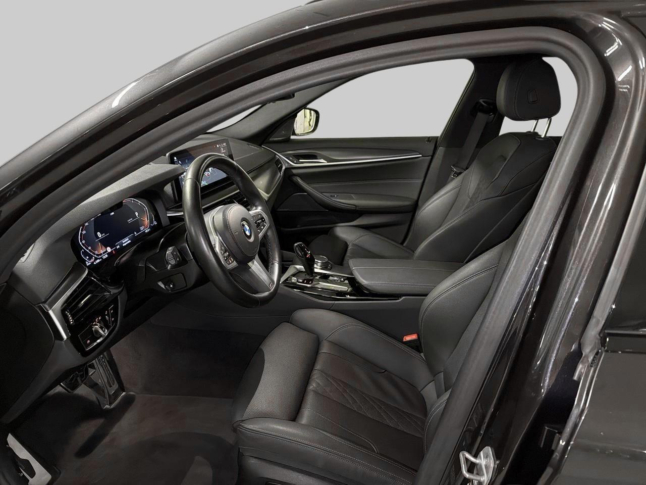 BMW 520d xDrive Touring M Sport-image-11