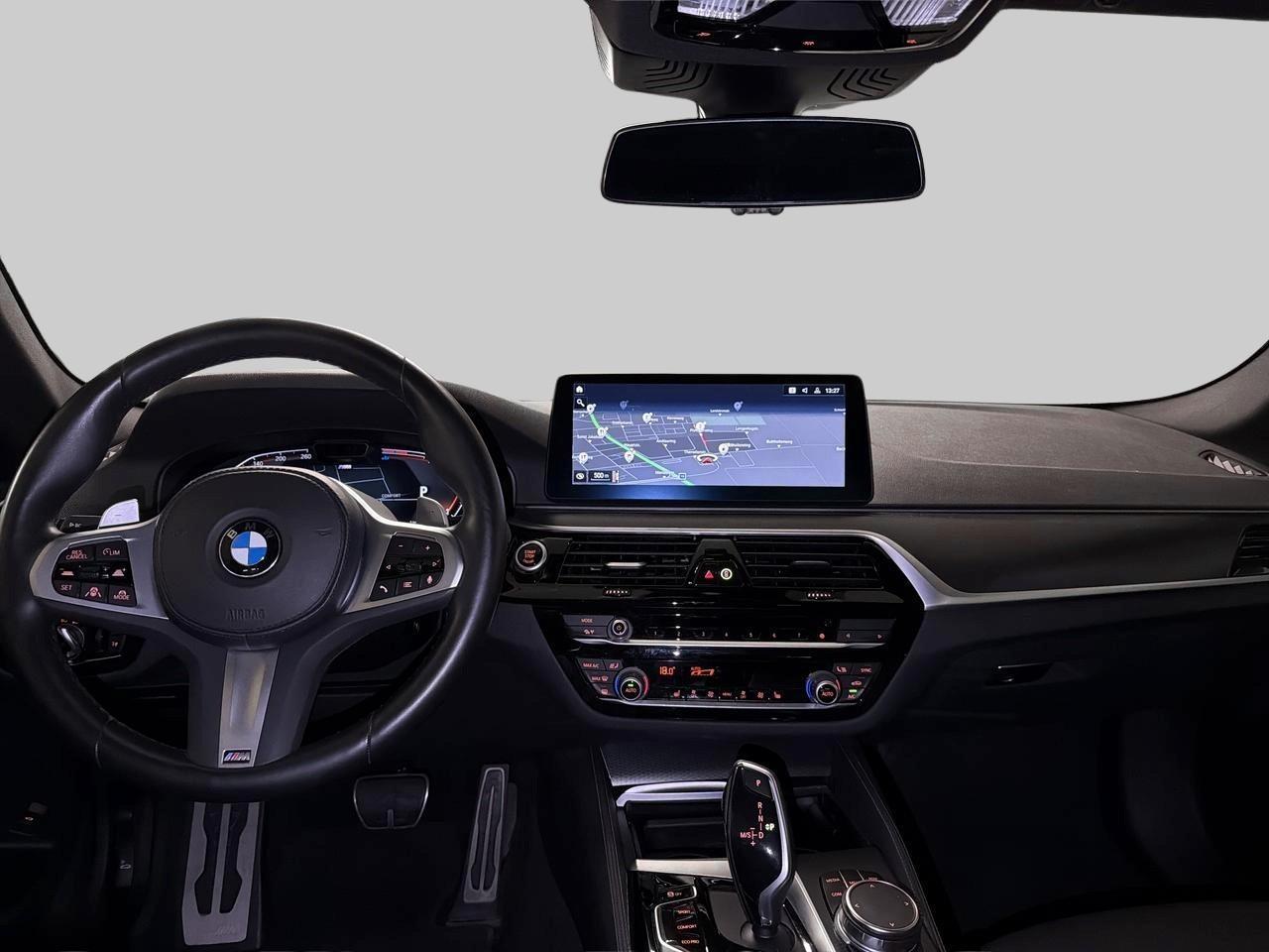 BMW 520d xDrive Touring M Sport-image-13