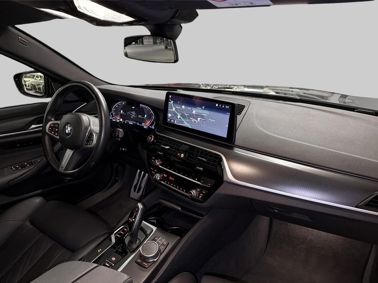 BMW 520d xDrive Touring M Sport-image-10