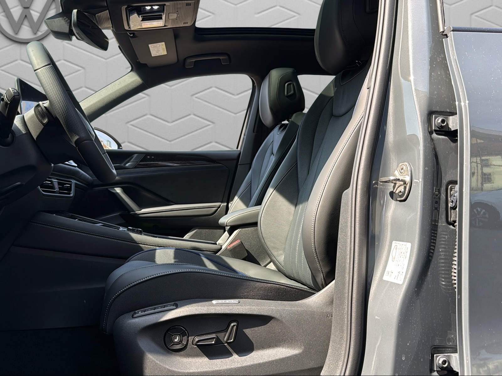 VW Tiguan 2.0 TSI DSG R-Line Plus 4Motion-image-6