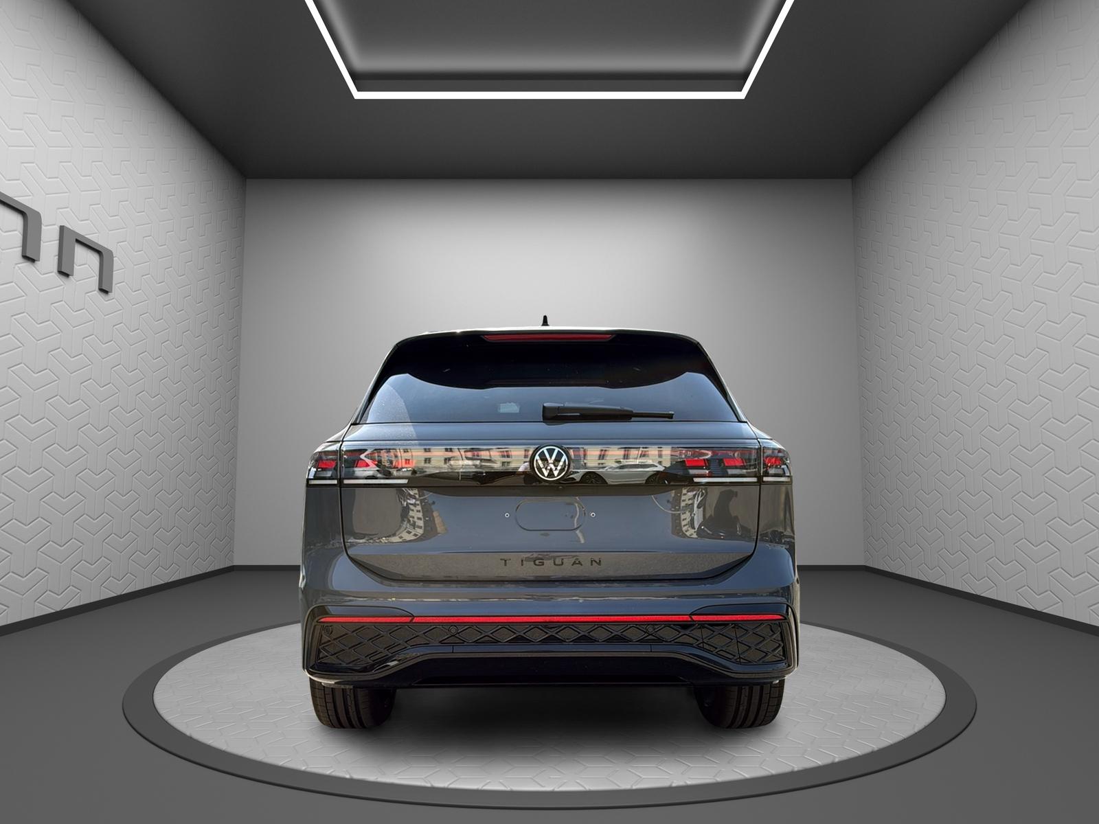 VW Tiguan 2.0 TSI DSG R-Line Plus 4Motion-image-4