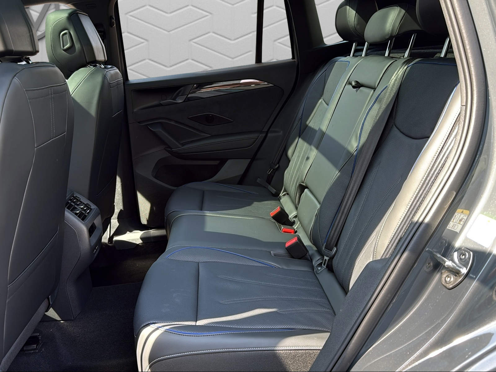 VW Tiguan 2.0 TSI DSG R-Line Plus 4Motion-image-12