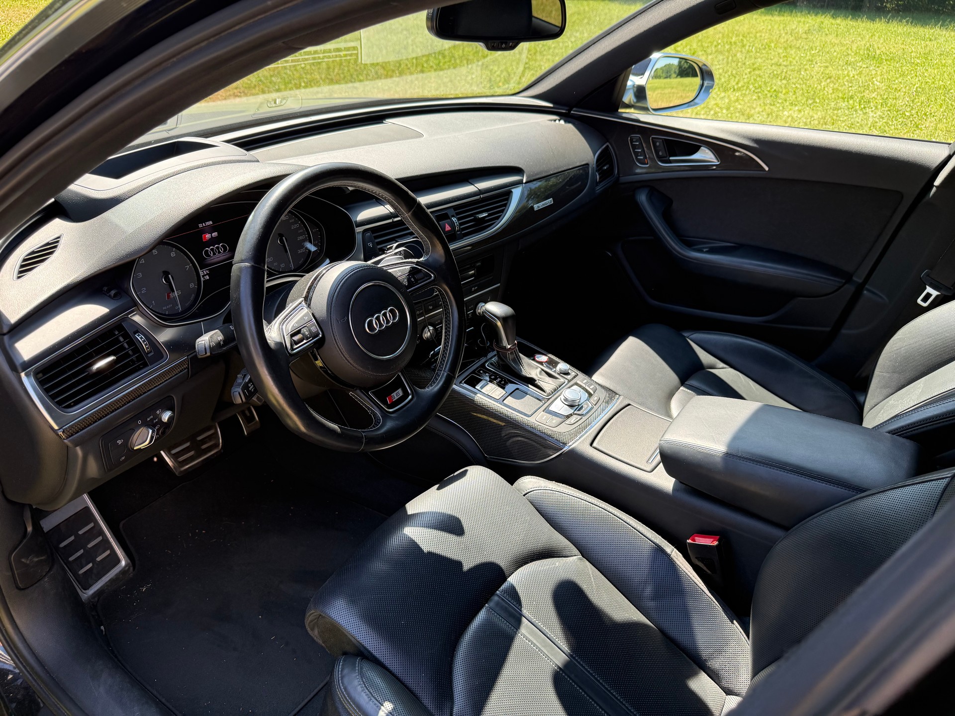 AUDI 4.0 V8 TFSI quattro S-Tronic-image-3