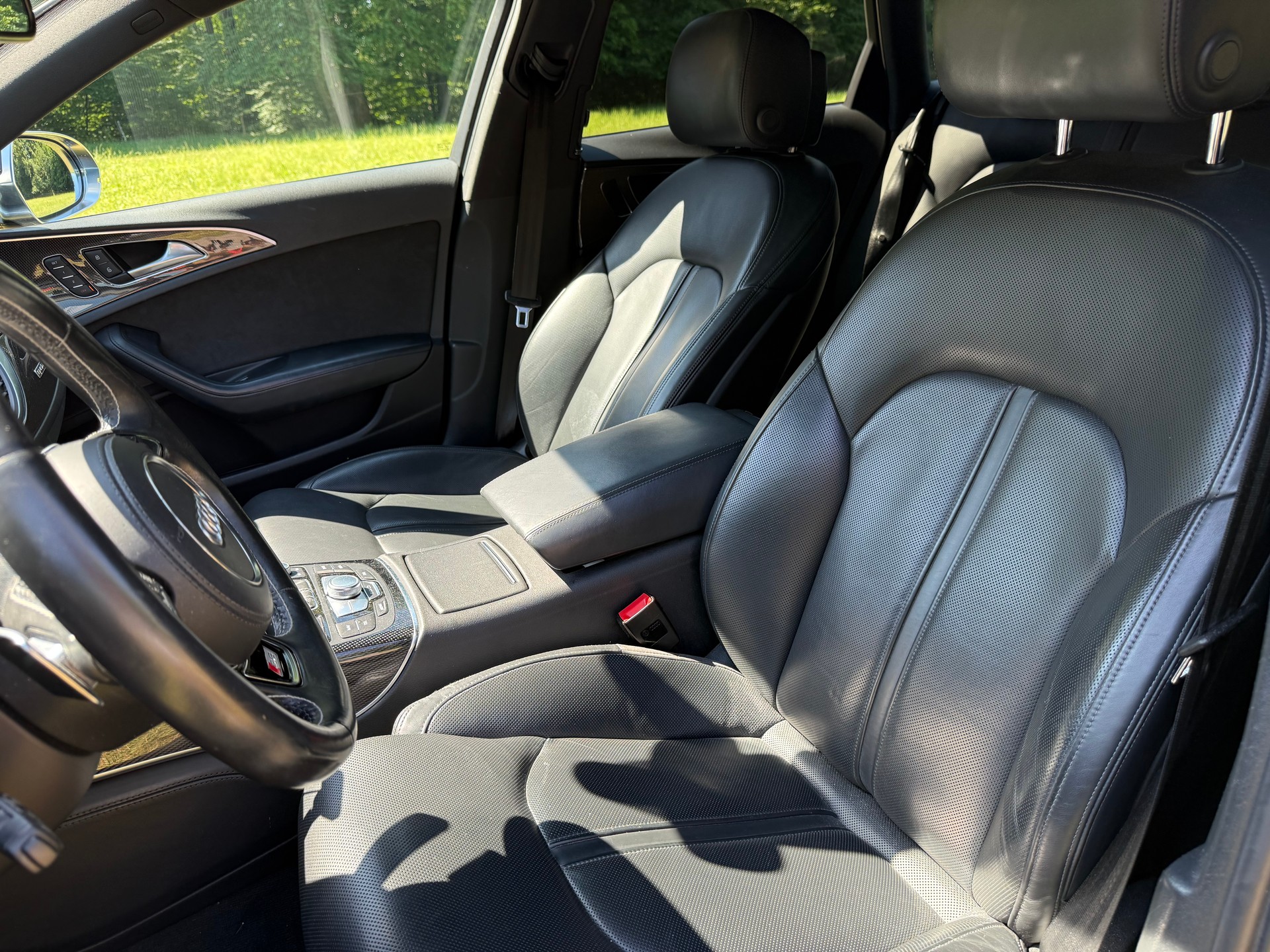 AUDI 4.0 V8 TFSI quattro S-Tronic-image-9