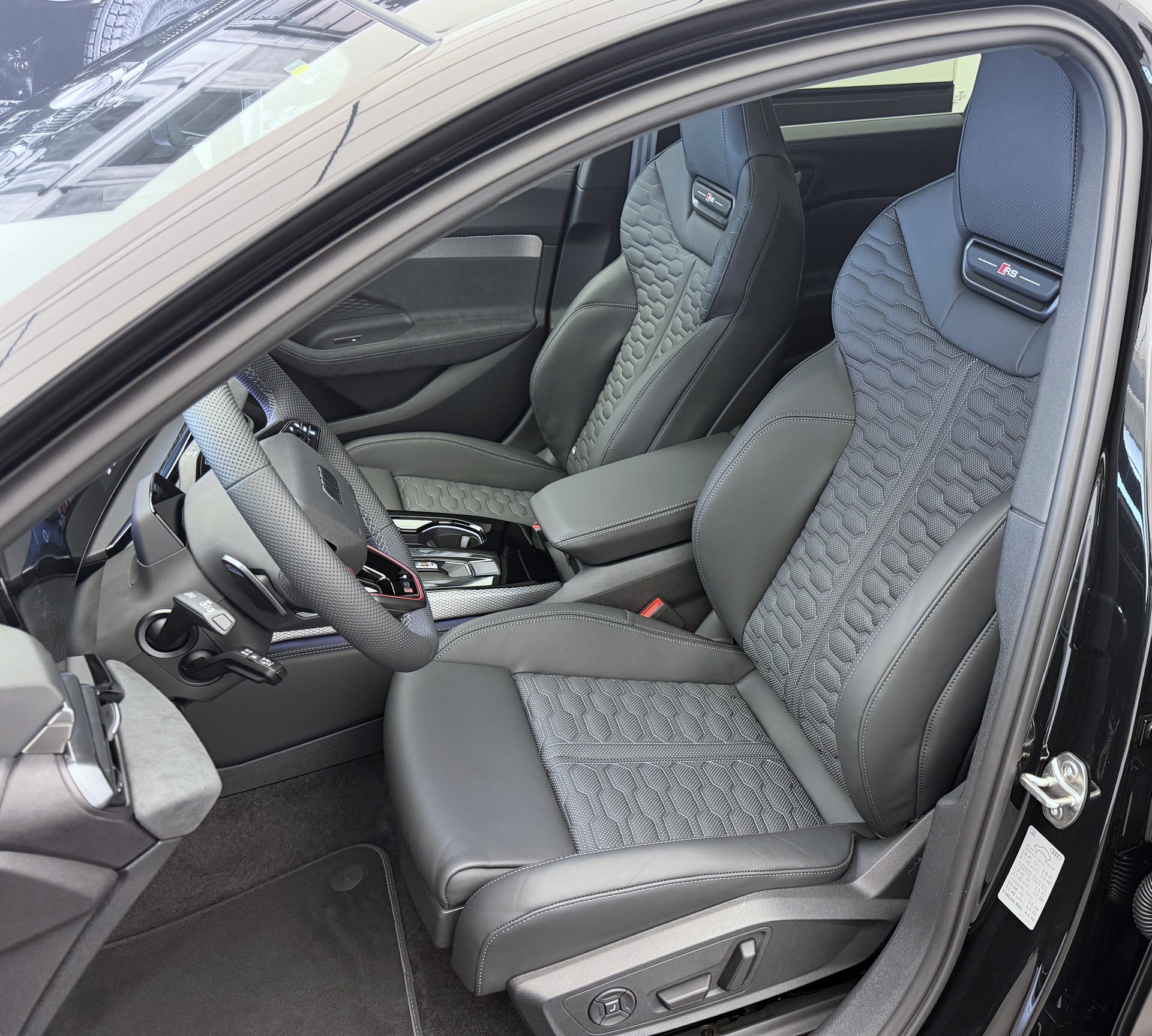 AUDI RS 5 Limousine TFSI 470 kW Tiptronic quattro-image-5