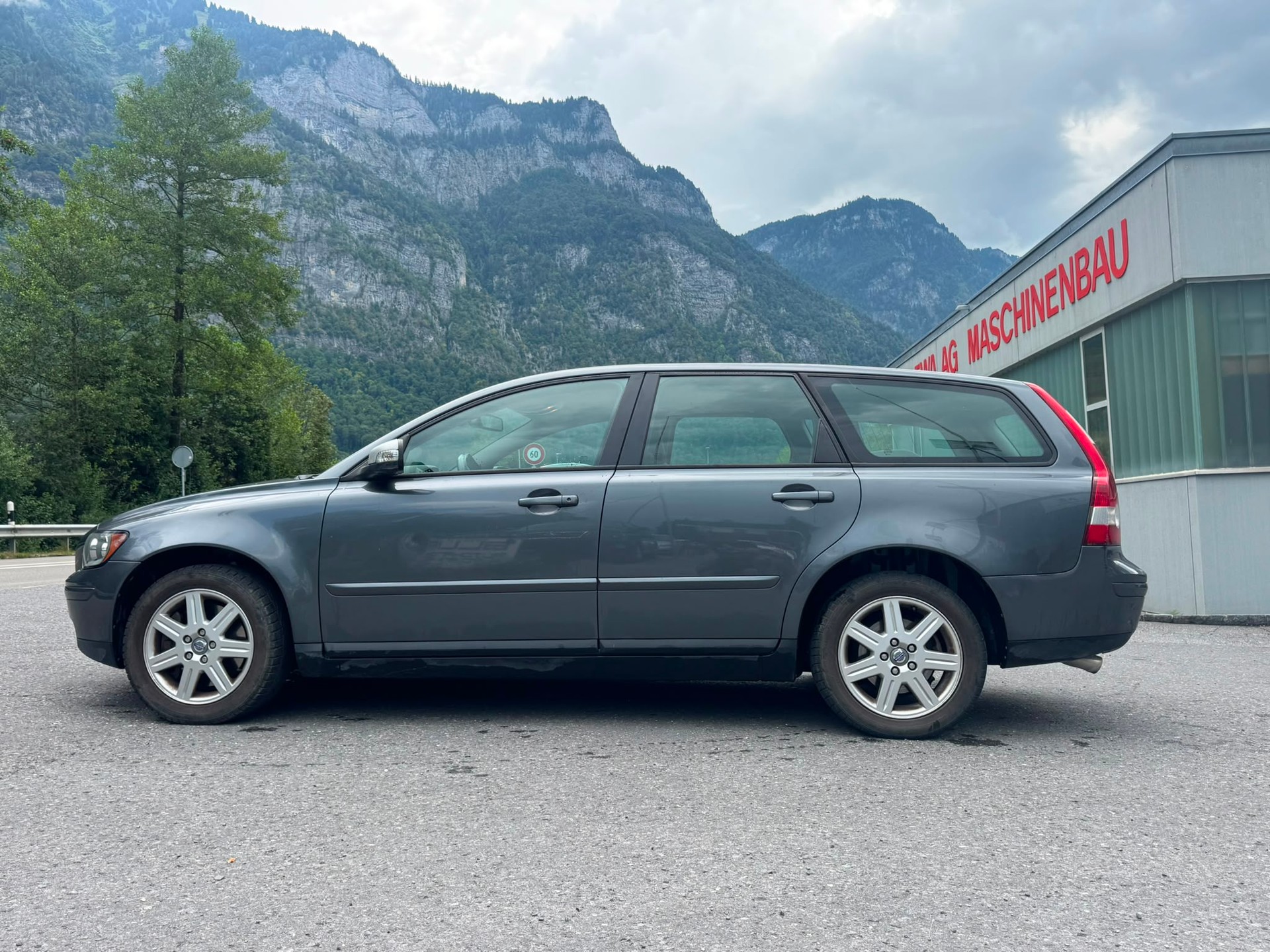 VOLVO V50 T5 AWD Kinetic-image-2