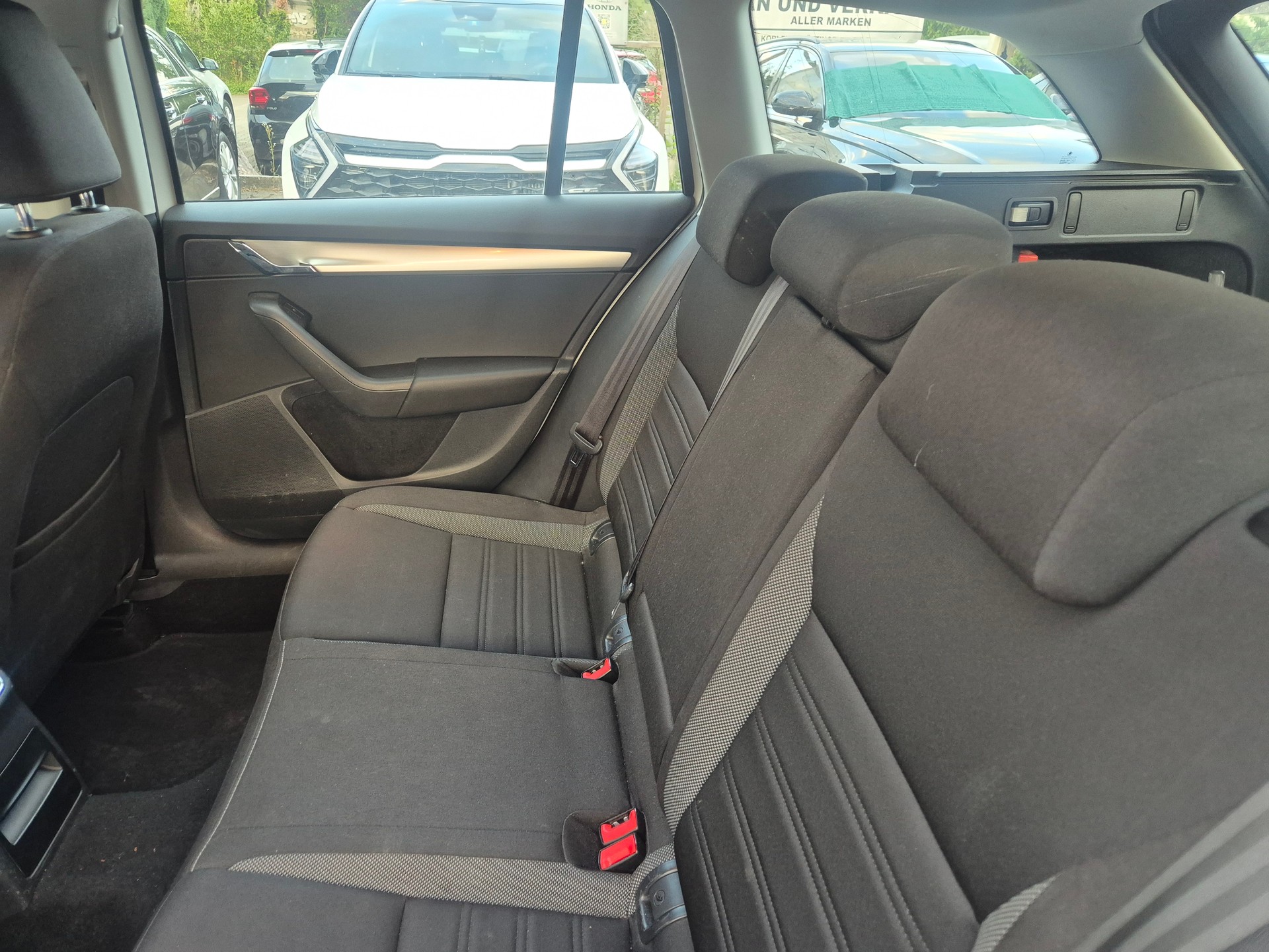 SKODA Octavia Combi 2.0 TDI Ambition 4x4 DSG-image-10