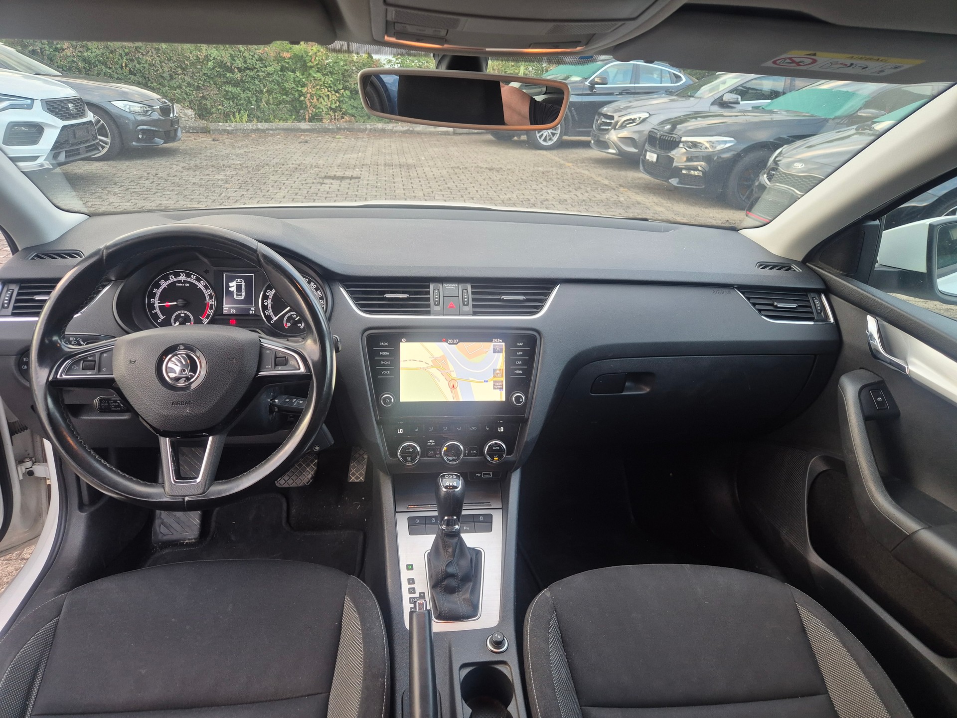 SKODA Octavia Combi 2.0 TDI Ambition 4x4 DSG-image-8