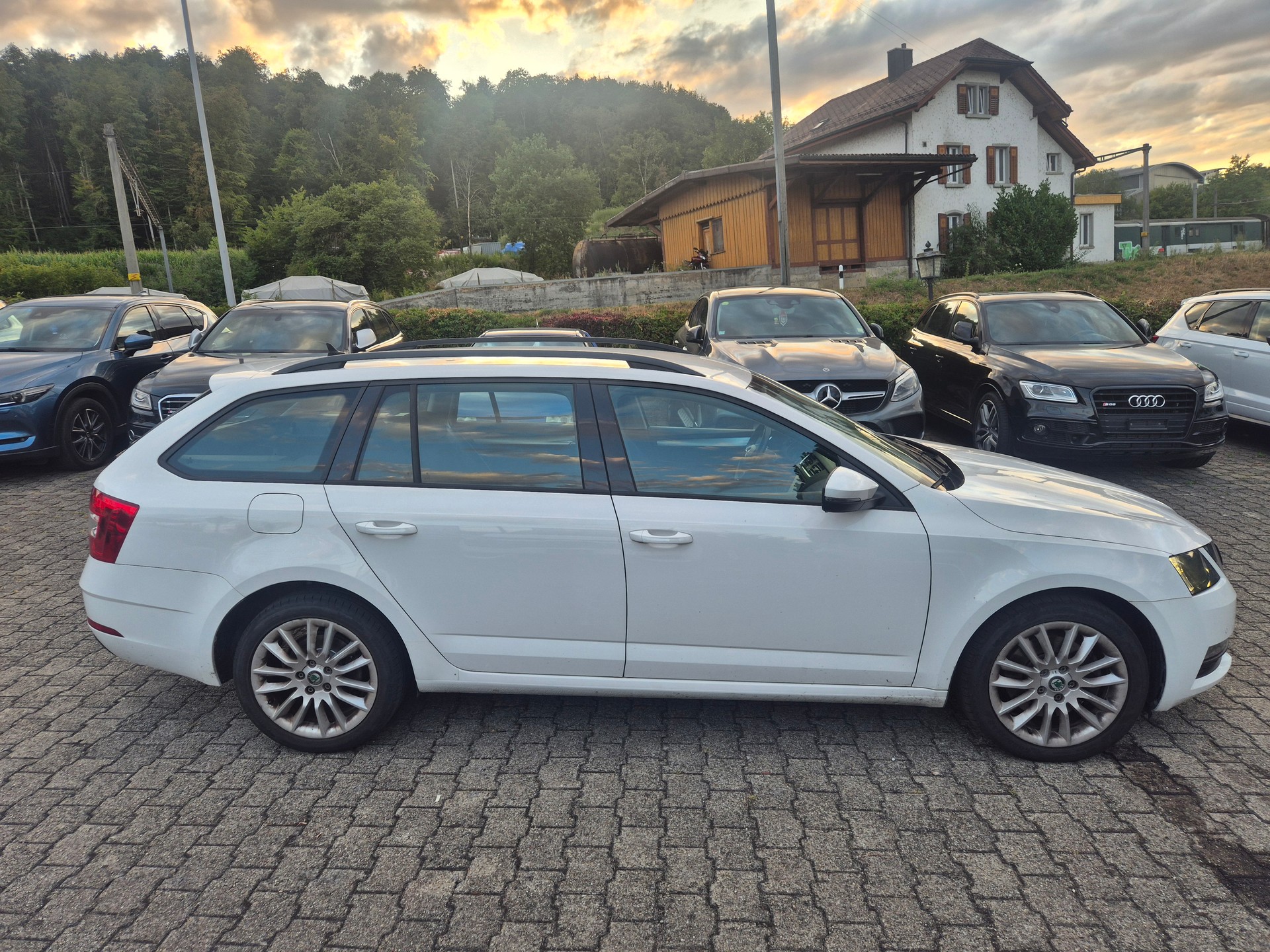 SKODA Octavia Combi 2.0 TDI Ambition 4x4 DSG-image-4
