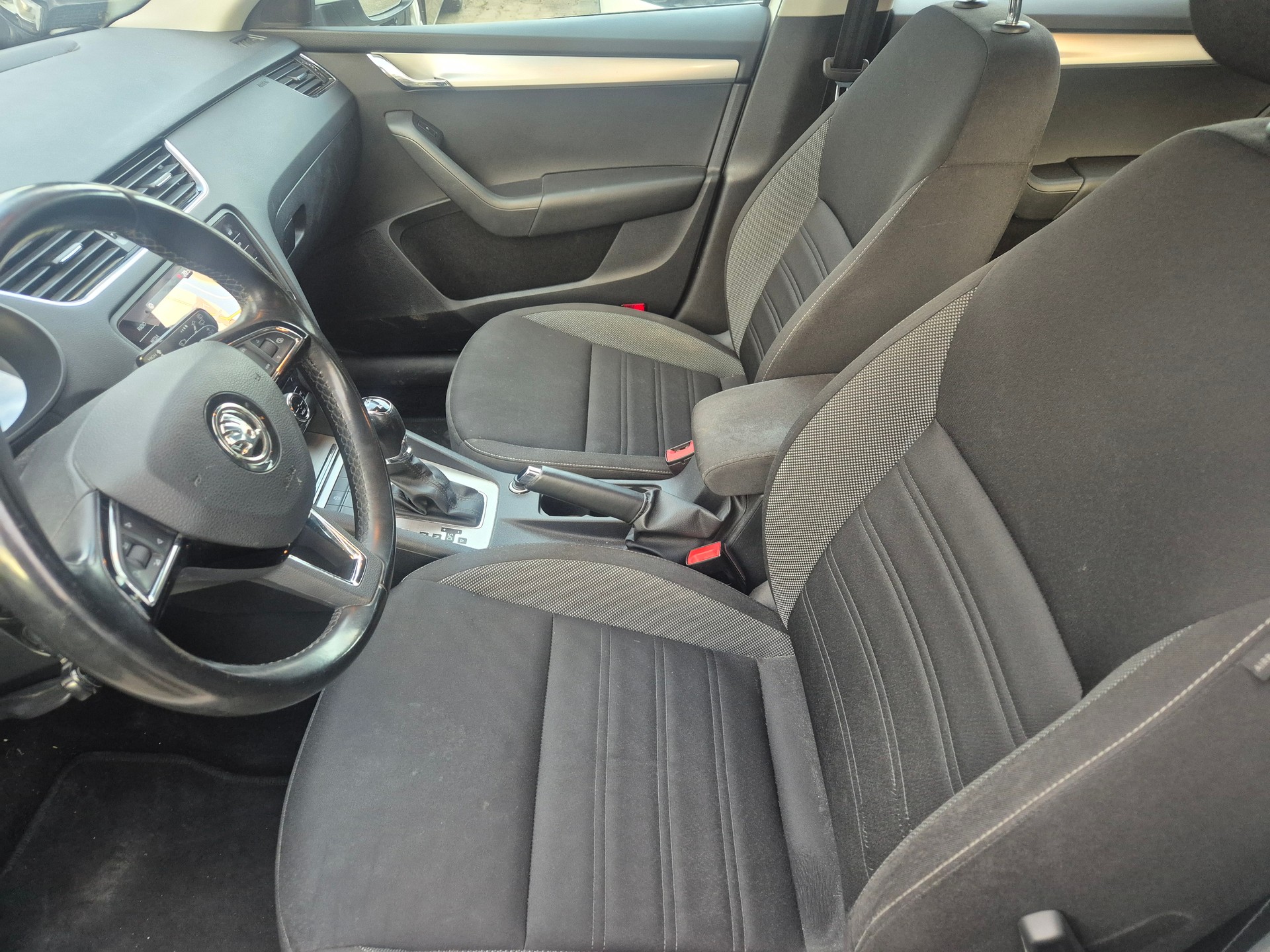 SKODA Octavia Combi 2.0 TDI Ambition 4x4 DSG-image-9