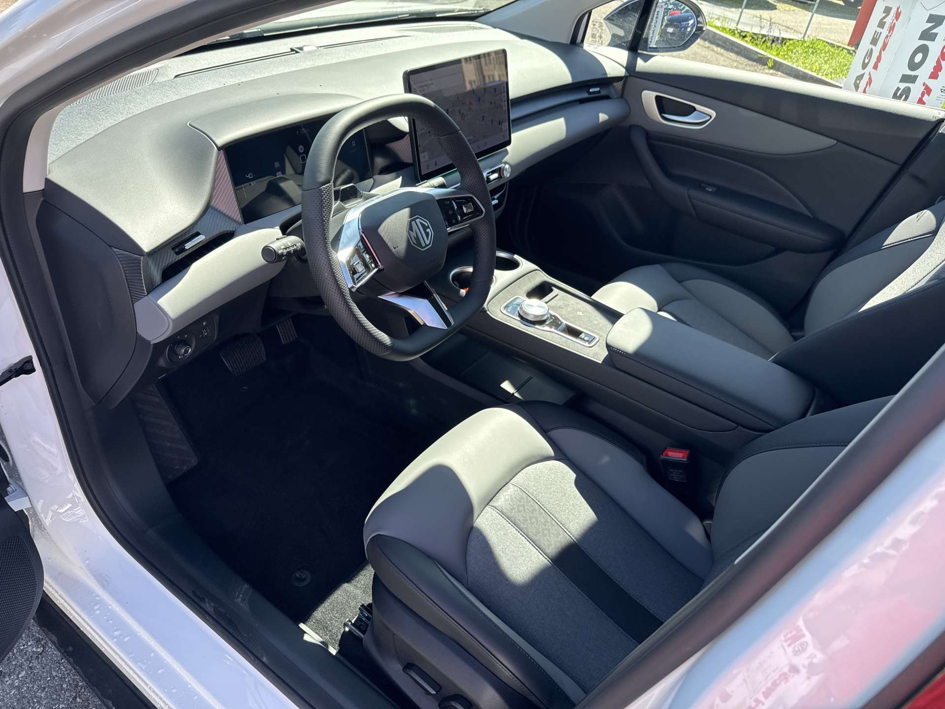 MG 4 EV 64kWh Premium Facelift Automat-image-5