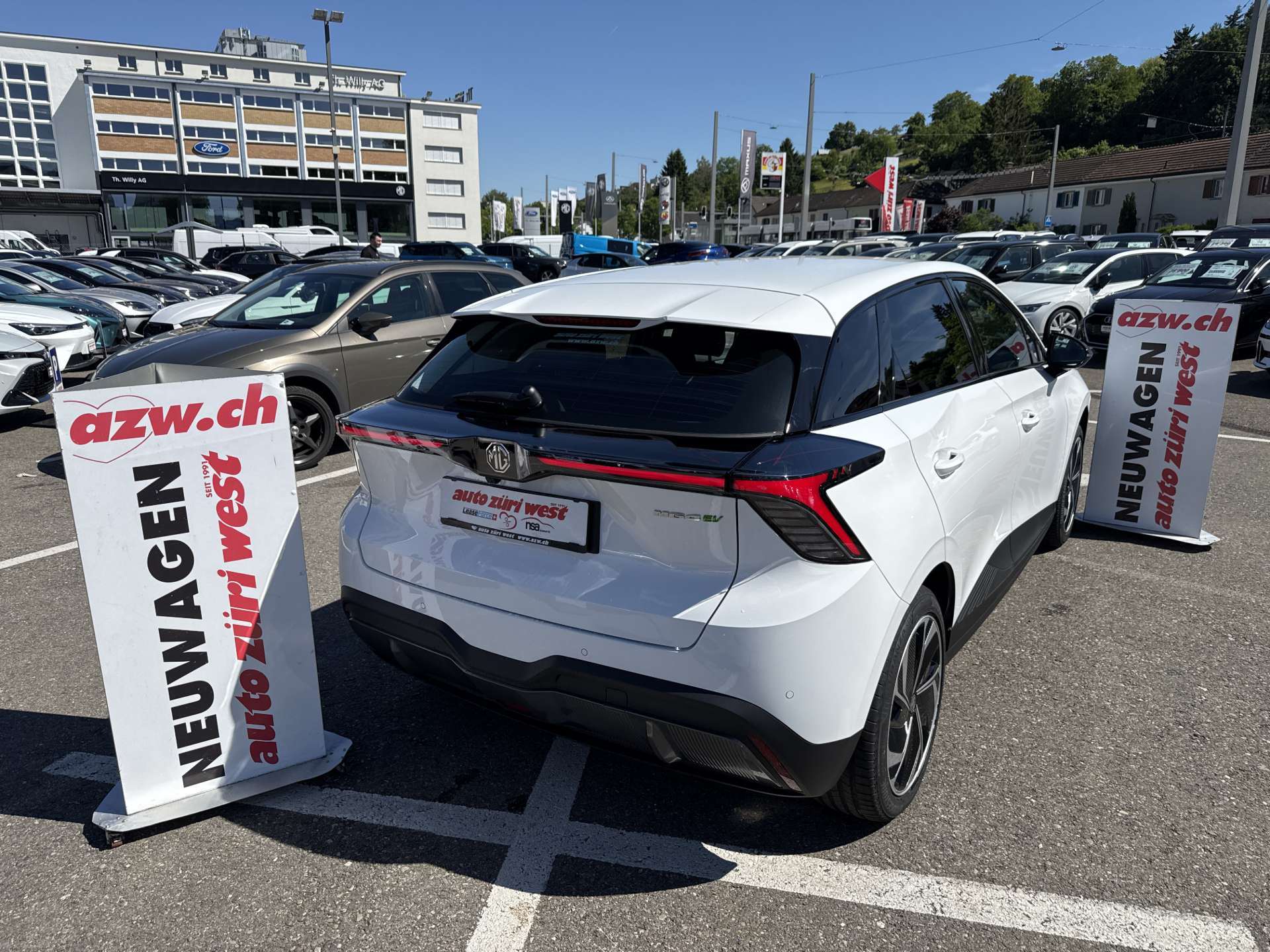MG 4 EV 64kWh Premium Facelift Automat-image-2