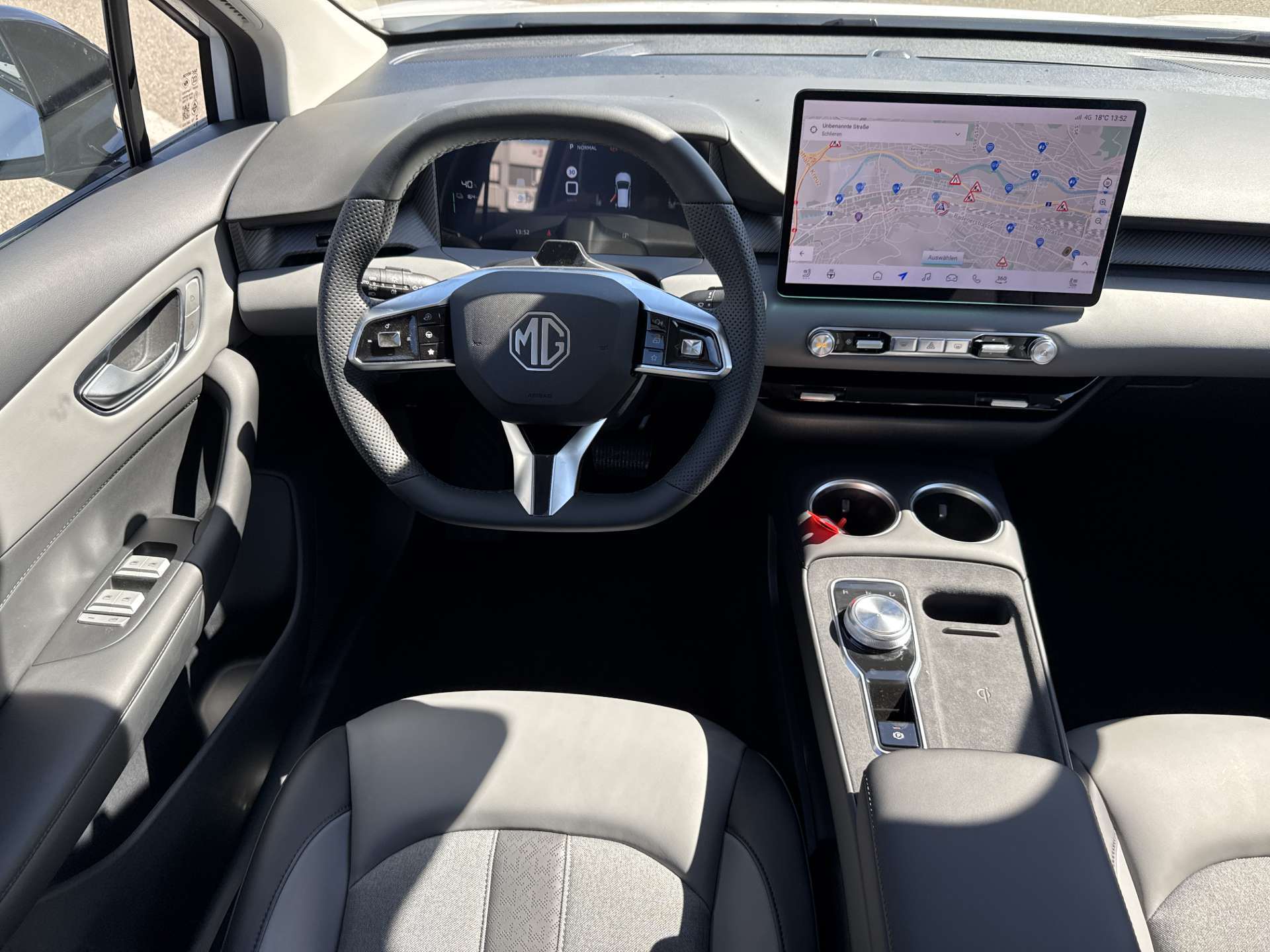 MG 4 EV 64kWh Premium Facelift Automat-image-4