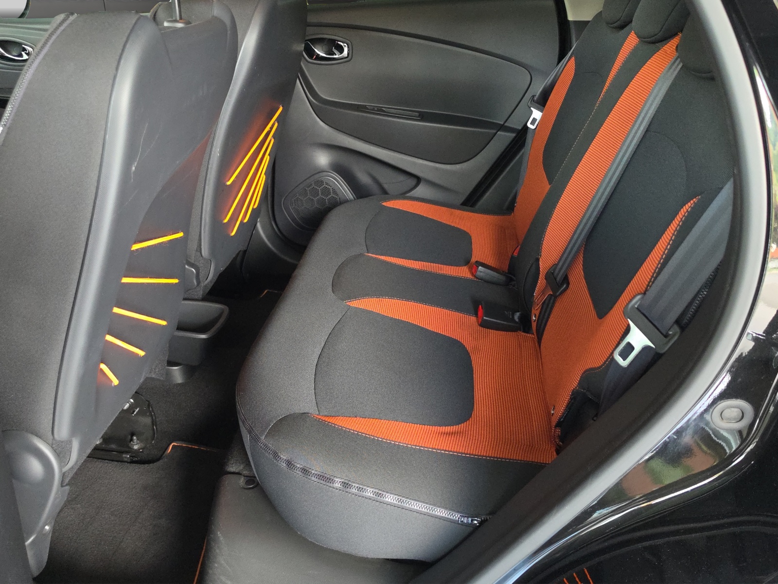 RENAULT Captur 1.2 T 16V Privilège EDC-image-9