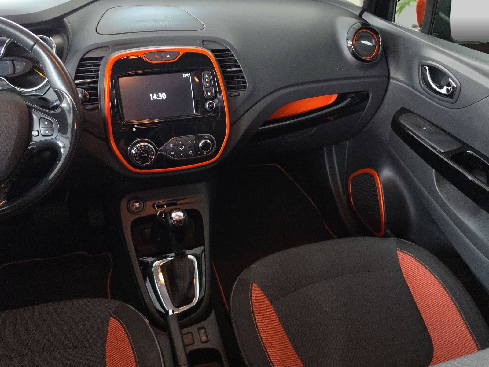 RENAULT Captur 1.2 T 16V Privilège EDC-image-11