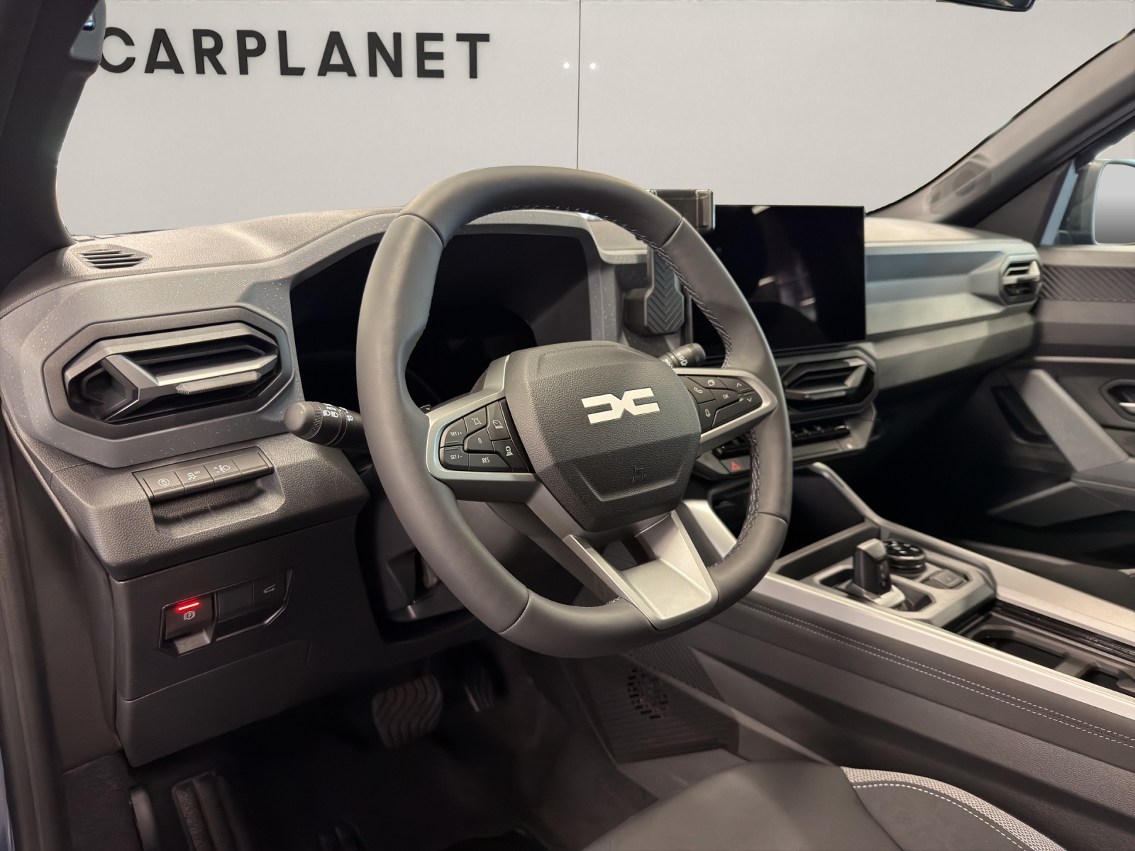 DACIA Duster 1.2 Hybrid Journey 4WD-image-5