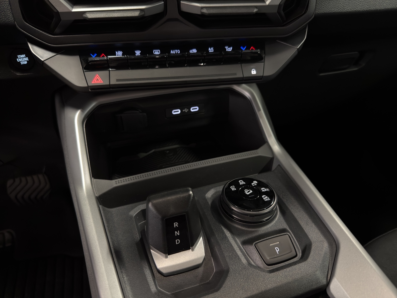 DACIA Duster 1.2 Hybrid Journey 4WD-image-11
