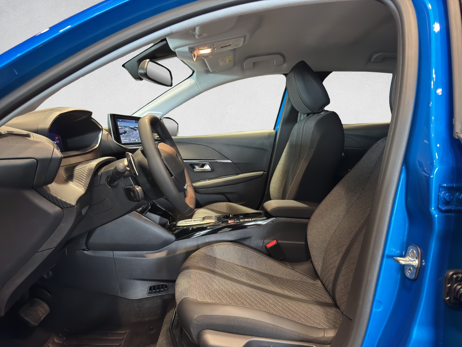 PEUGEOT 208 1.2 Hybrid Allure-image-9