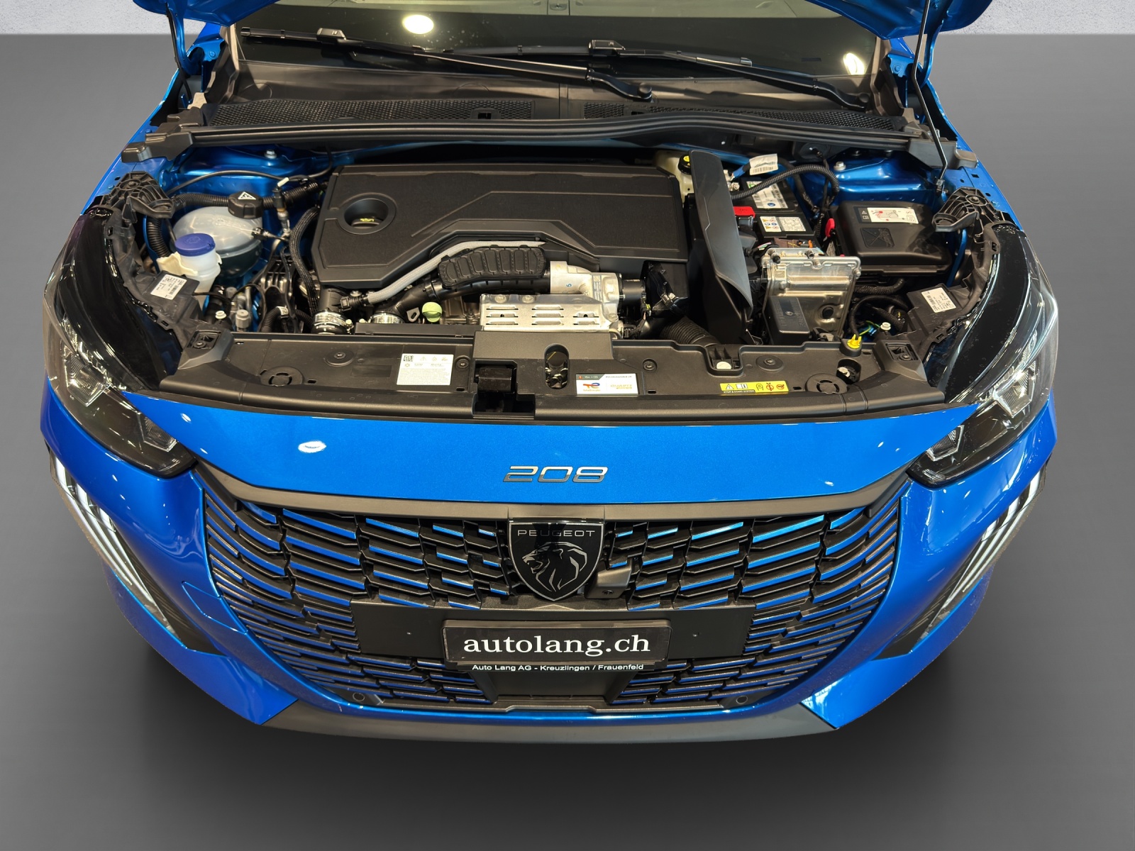 PEUGEOT 208 1.2 Hybrid Allure-image-8