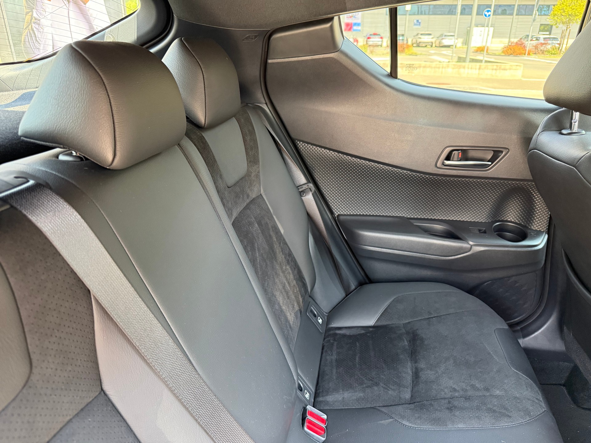 TOYOTA C-HR 2.0 HSD CVT Move-image-11