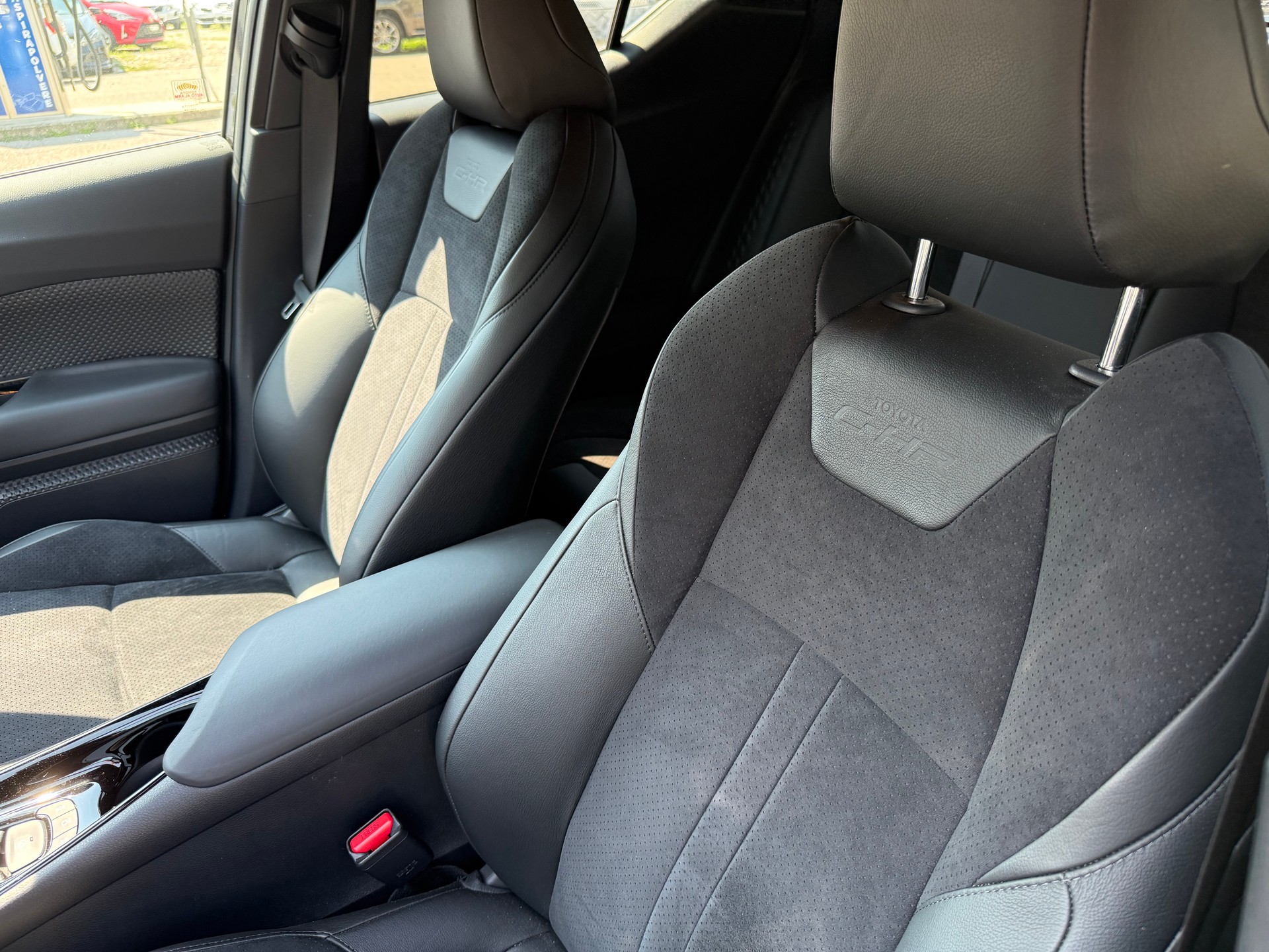 TOYOTA C-HR 2.0 HSD CVT Move-image-10