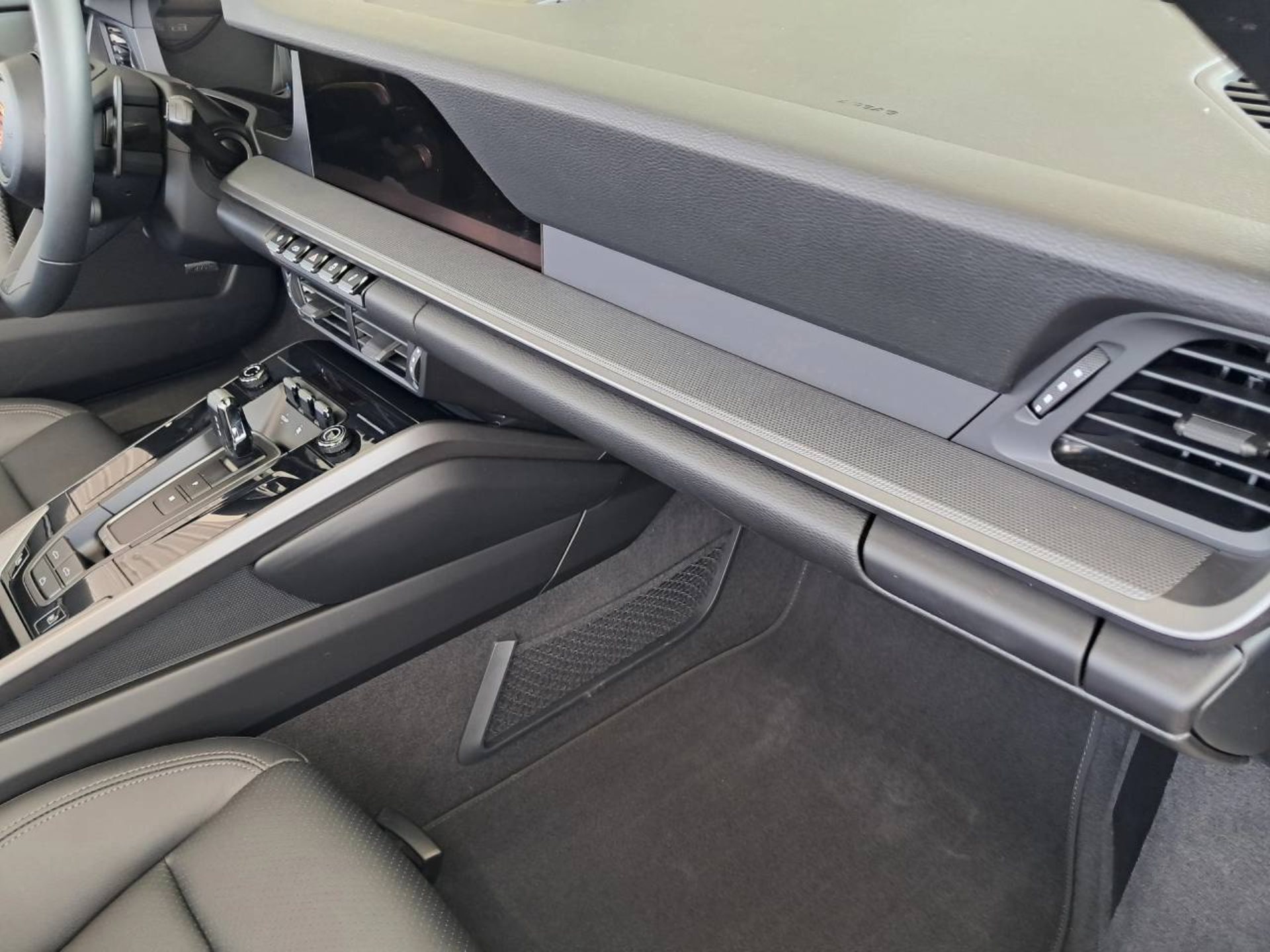 PORSCHE 911 Carrera Cabriolet-image-29