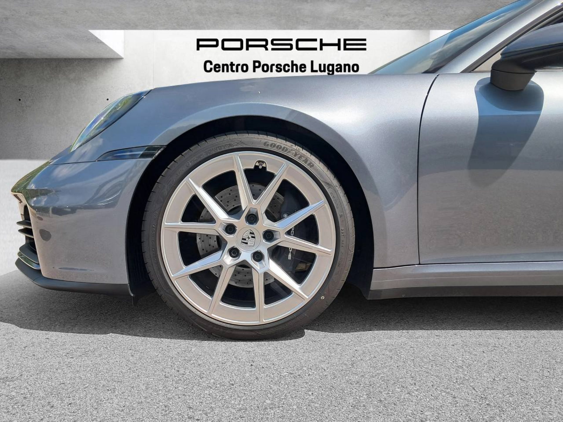 PORSCHE 911 Carrera Cabriolet-image-11