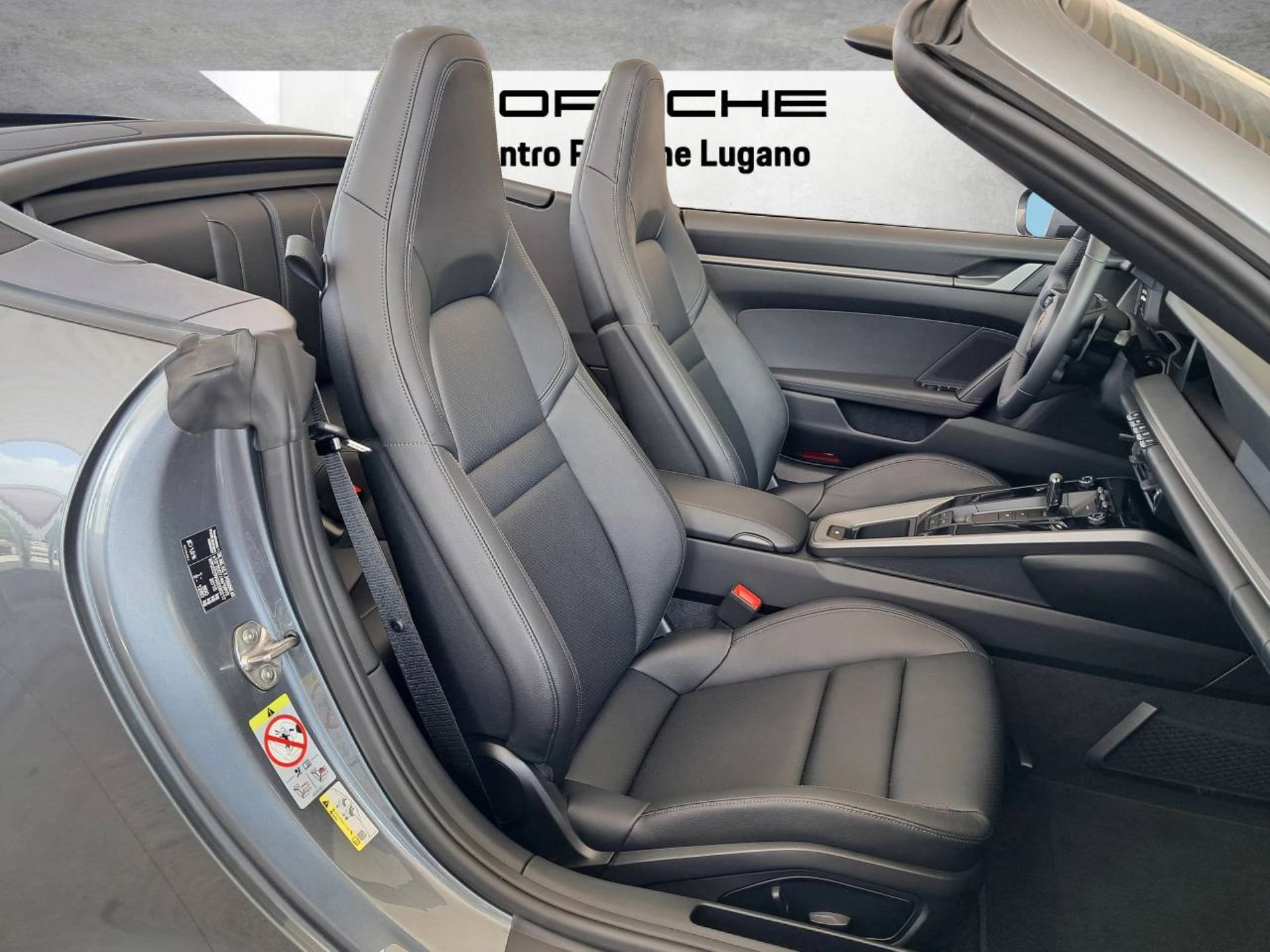 PORSCHE 911 Carrera Cabriolet-image-15