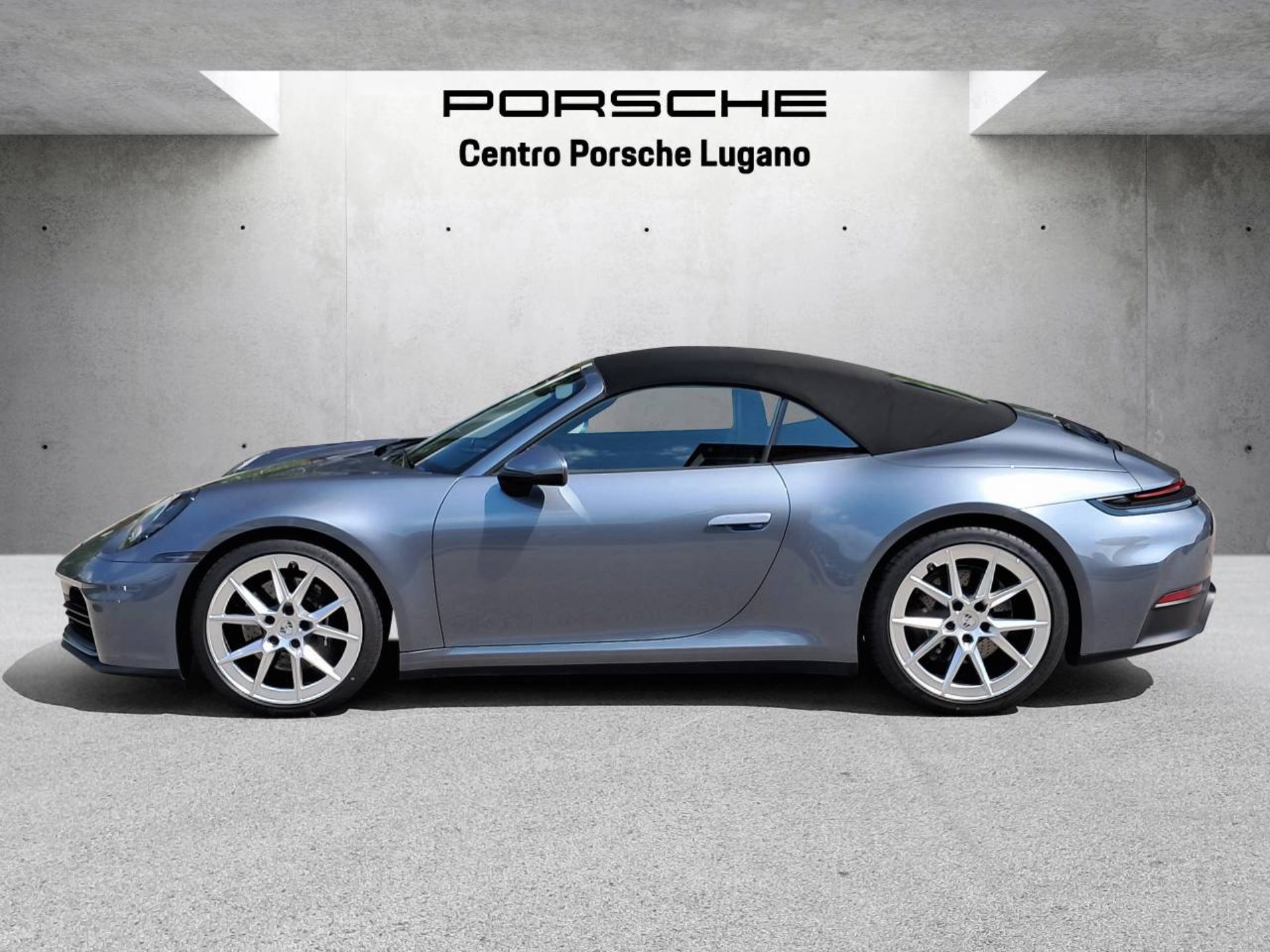 PORSCHE 911 Carrera Cabriolet-image-12