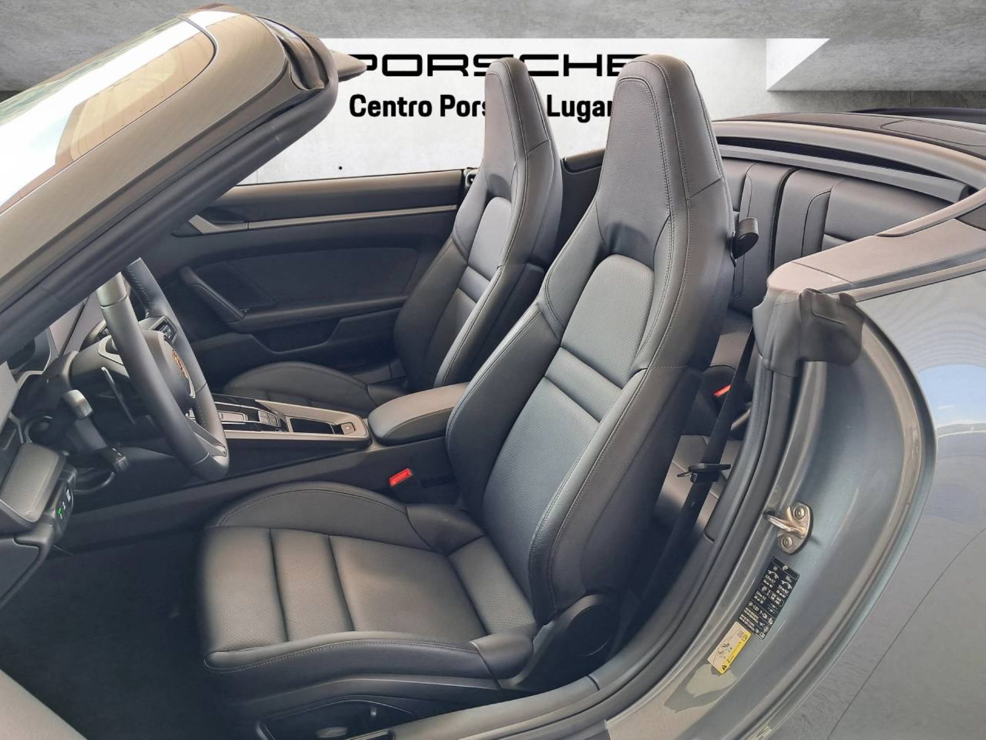 PORSCHE 911 Carrera Cabriolet-image-4