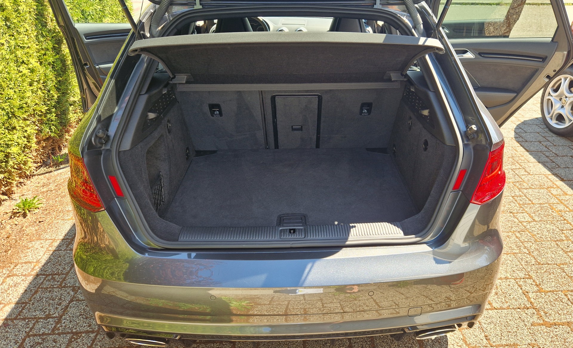 AUDI RS3 2.5 TFSI quattro S-Tronic-image-12